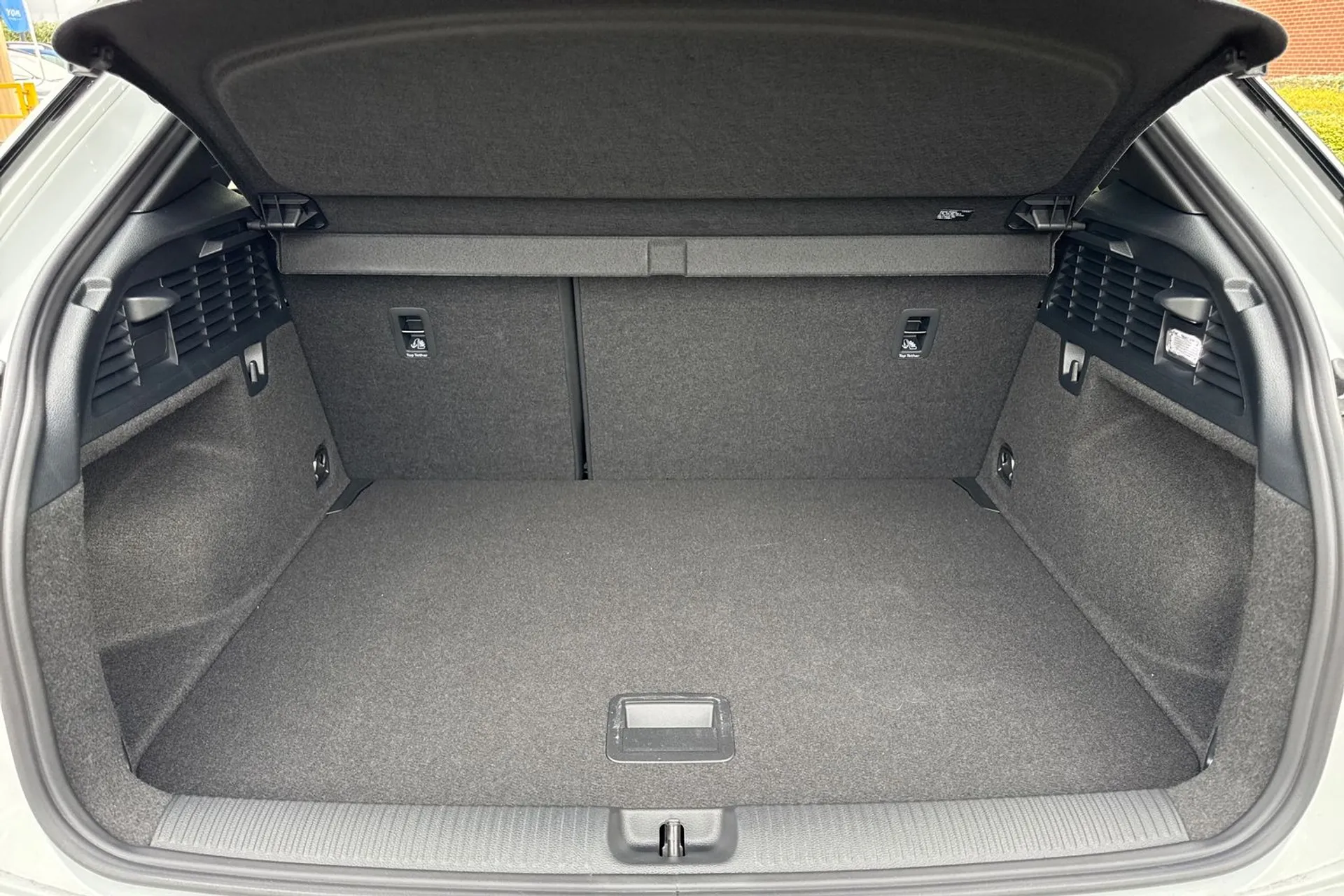 Audi Q2 thumbnail image number 18