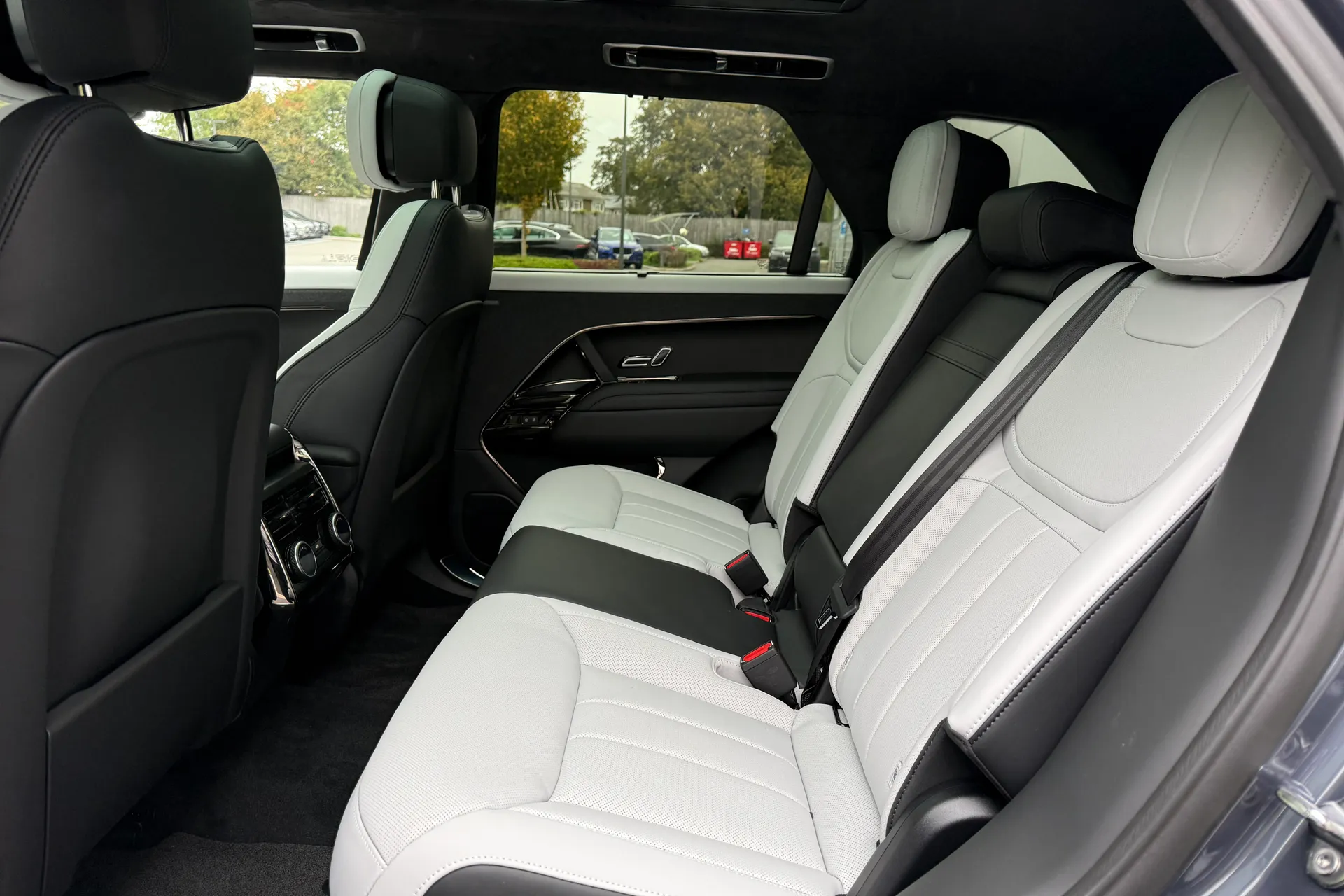 LAND ROVER RANGE ROVER SPORT thumbnail image number 4