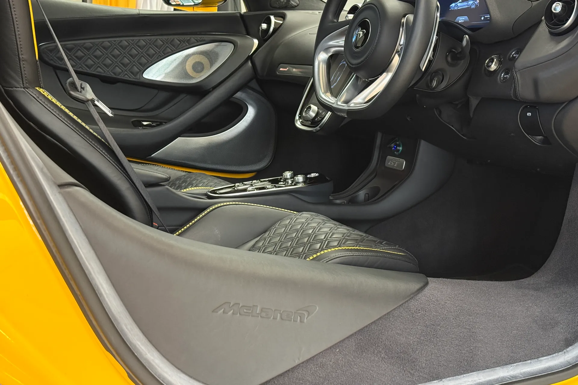 McLaren GT thumbnail image number 14