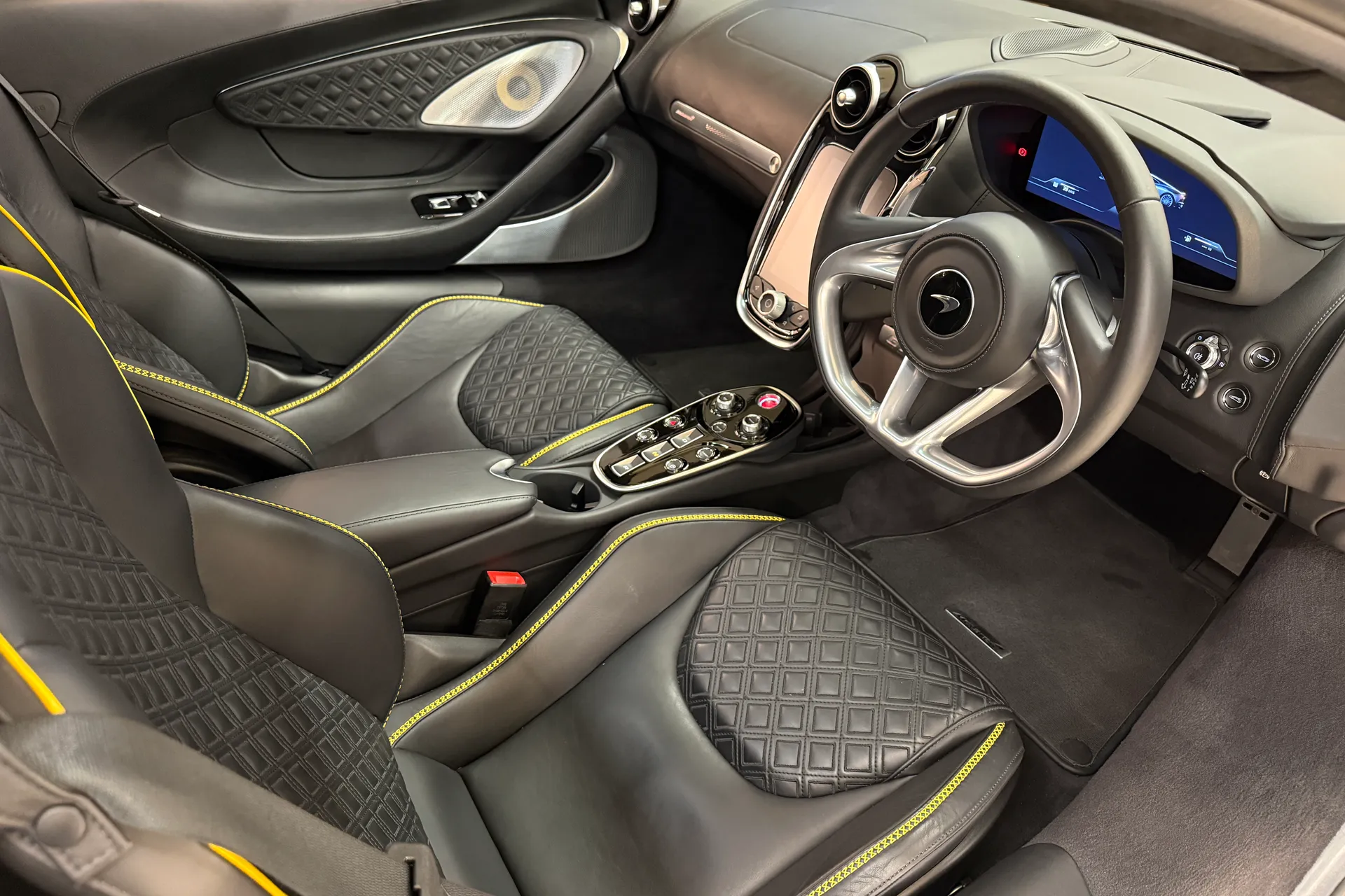 McLaren GT thumbnail image number 40