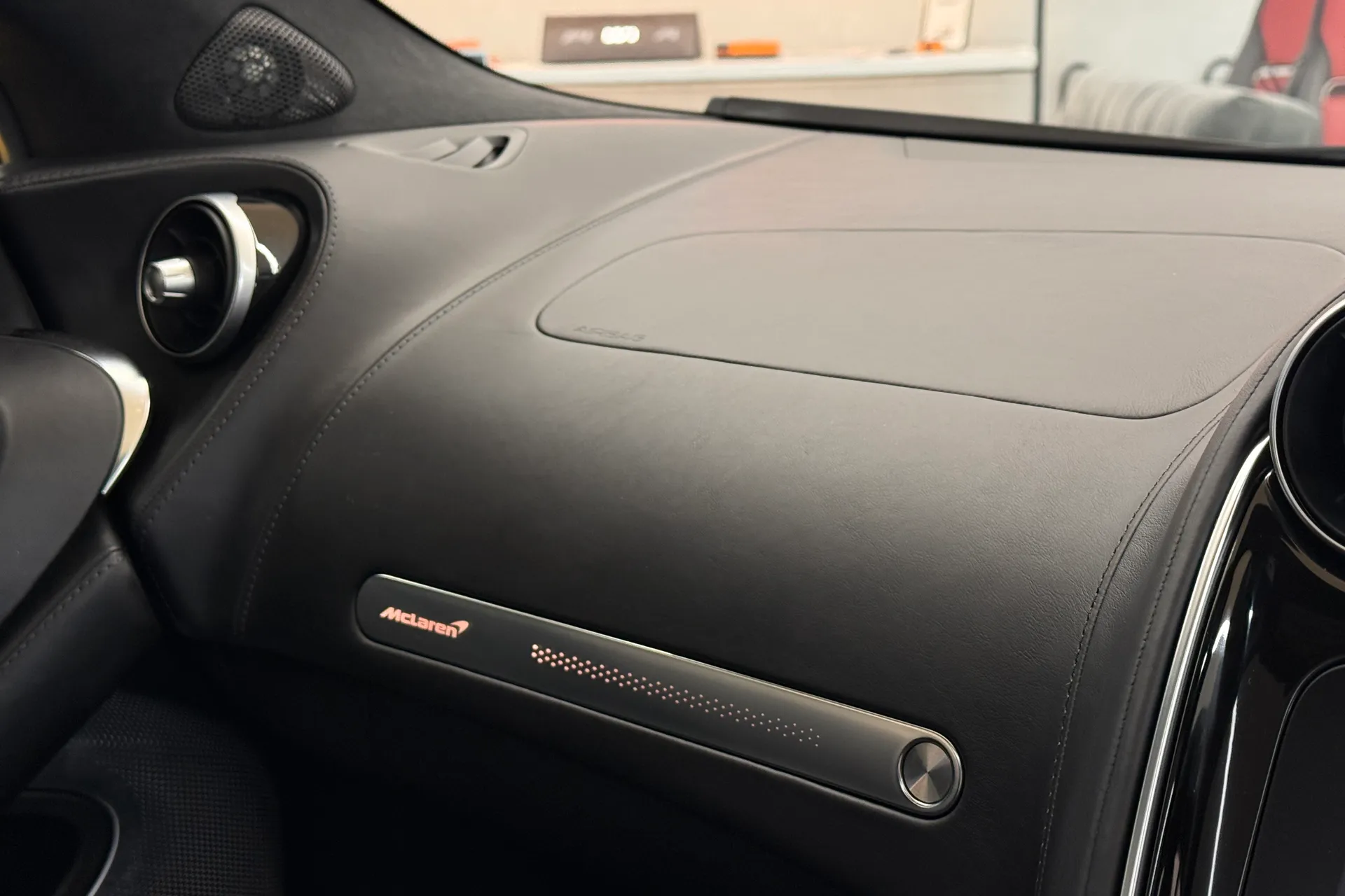 McLaren GT thumbnail image number 16