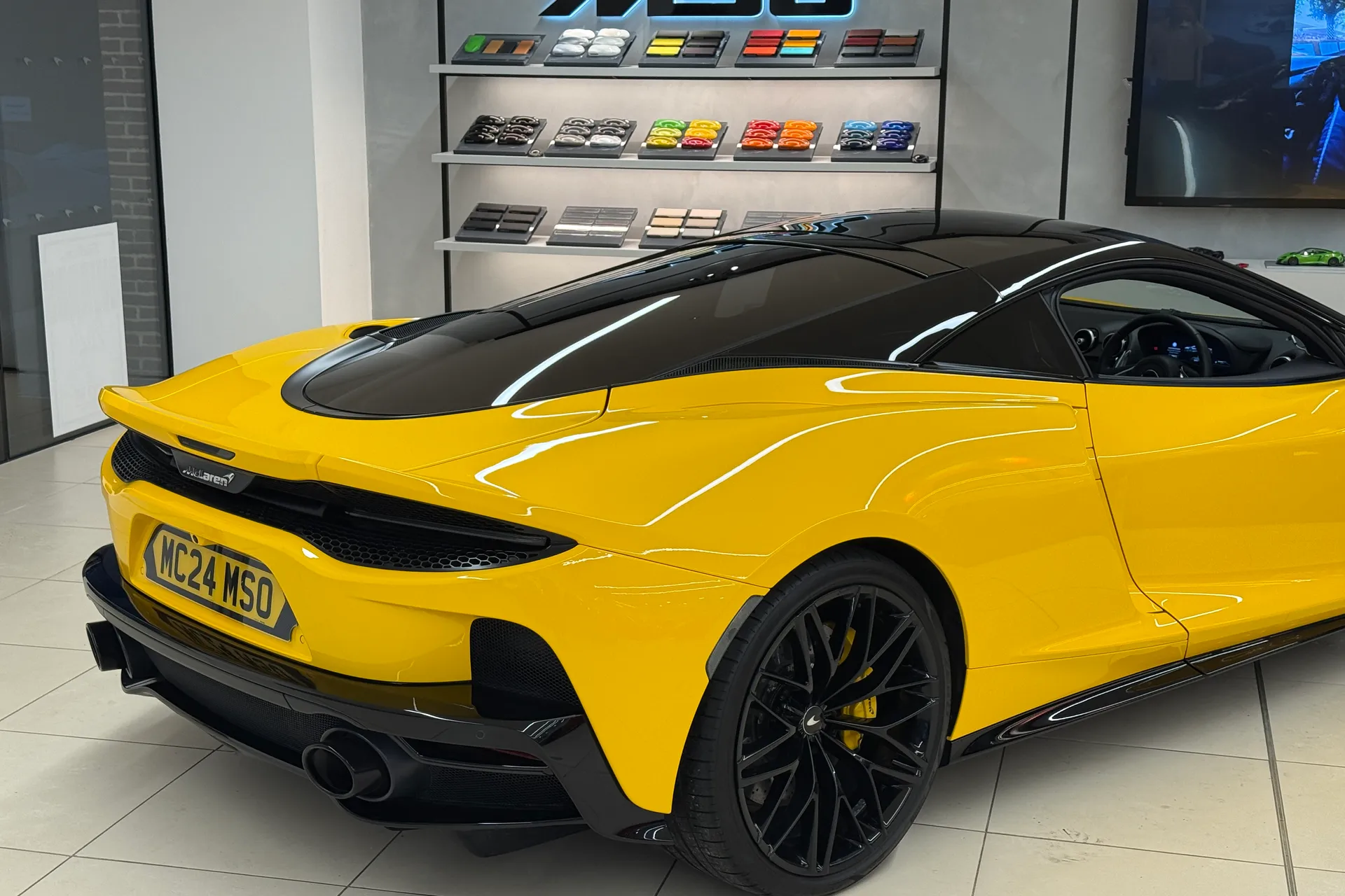 McLaren GT thumbnail image number 12