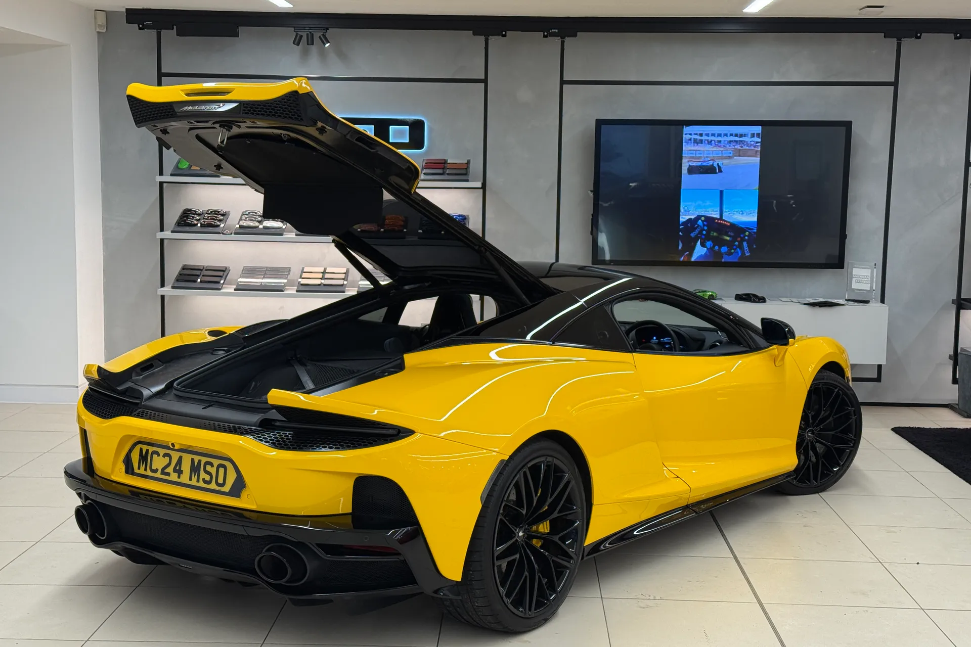 McLaren GT thumbnail image number 3