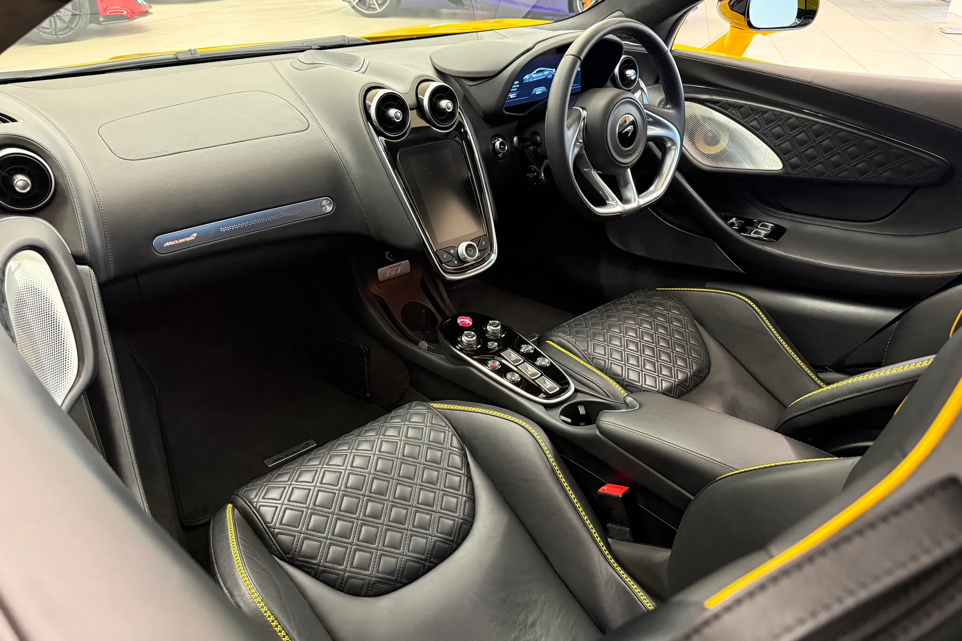 McLaren GT thumbnail image number 24