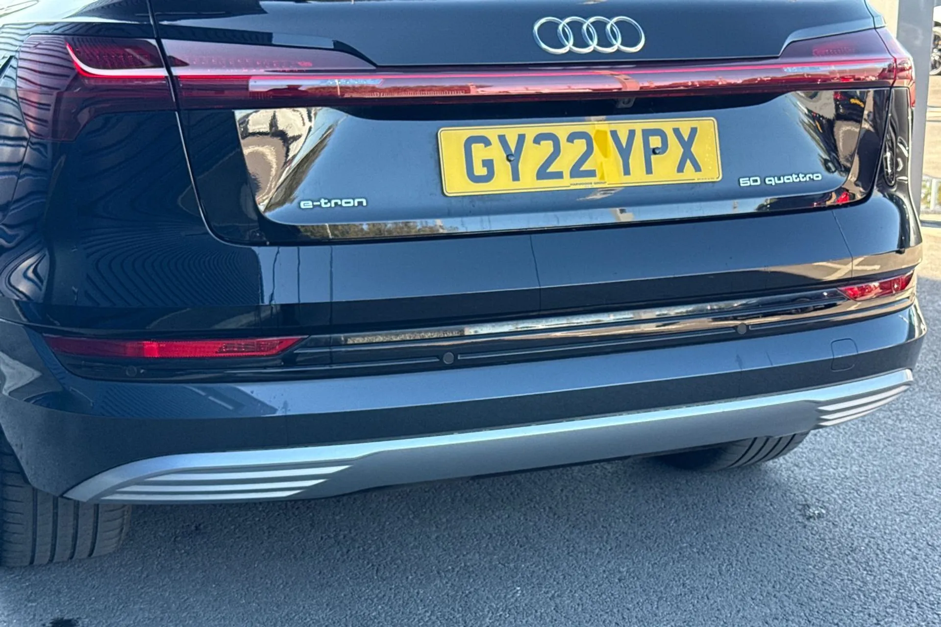 Audi e-tron thumbnail image number 16