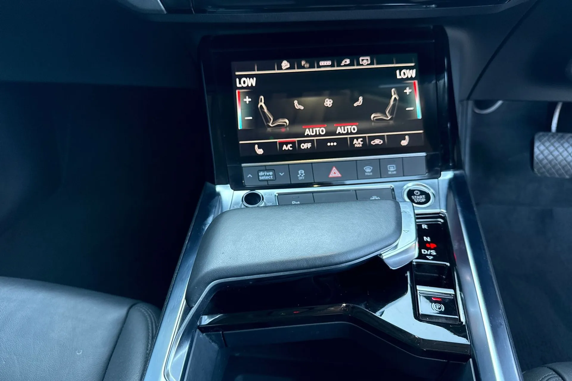 Audi e-tron thumbnail image number 41