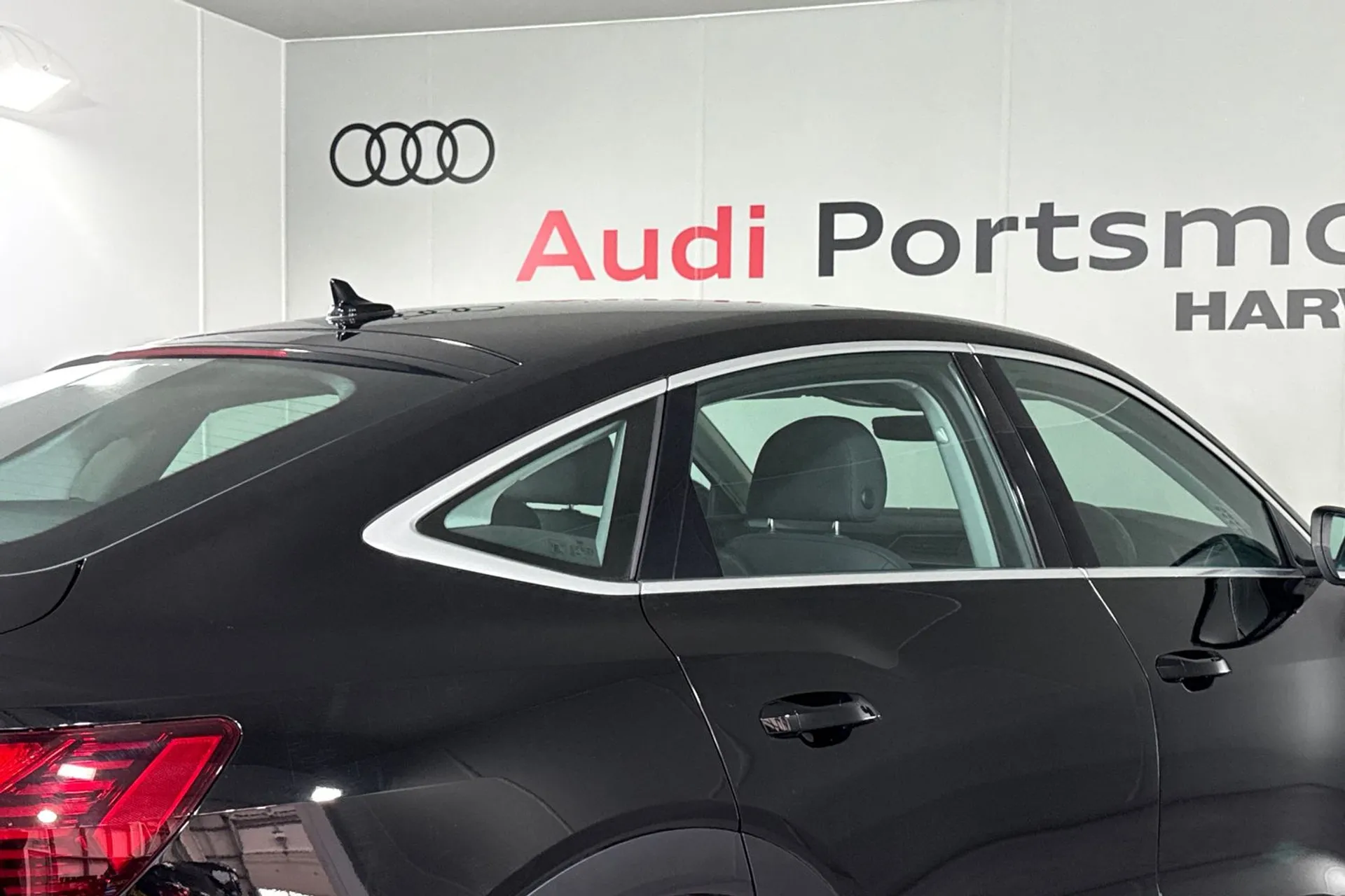 Audi e-tron thumbnail image number 13