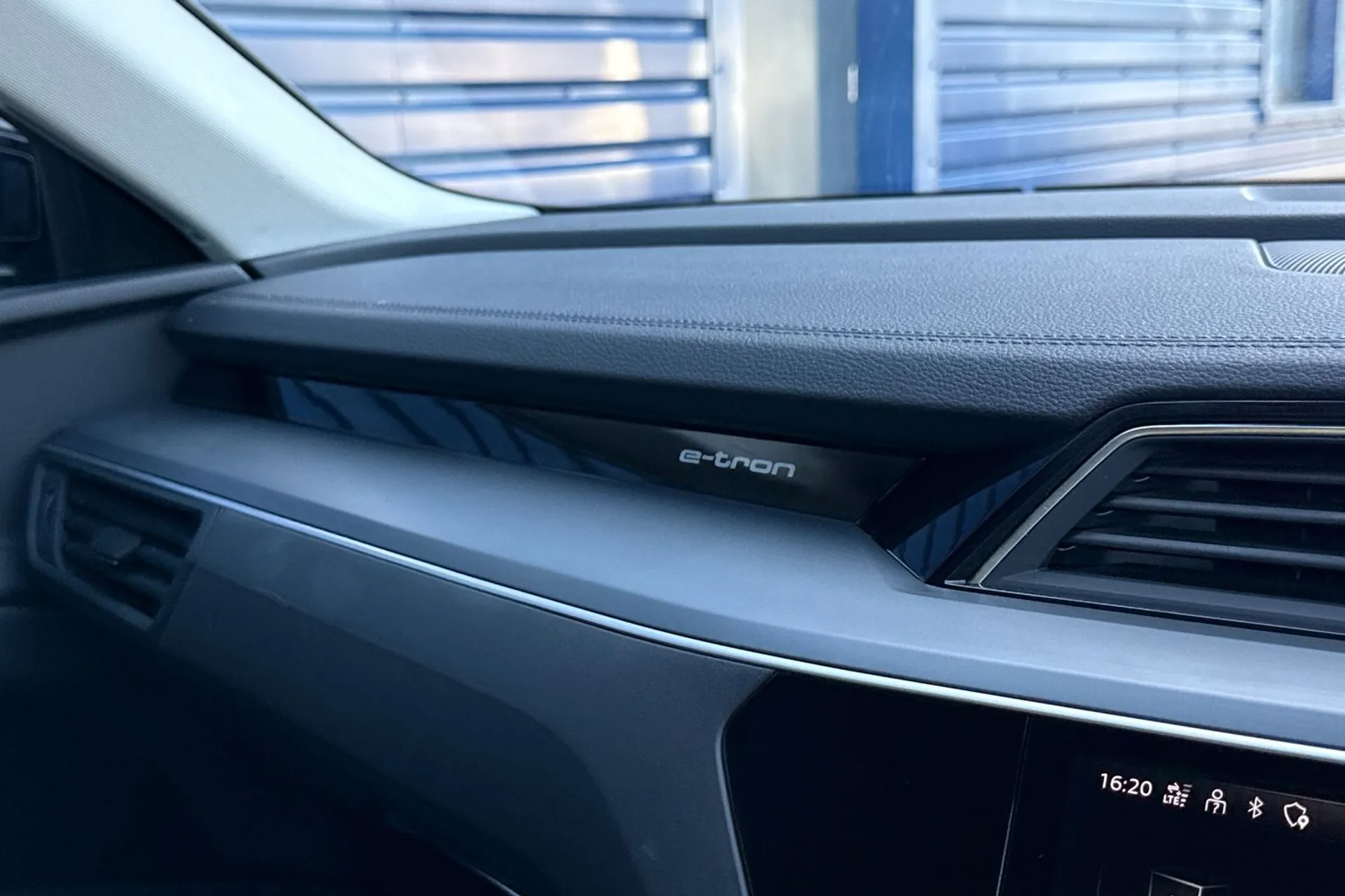 Audi e-tron thumbnail image number 55