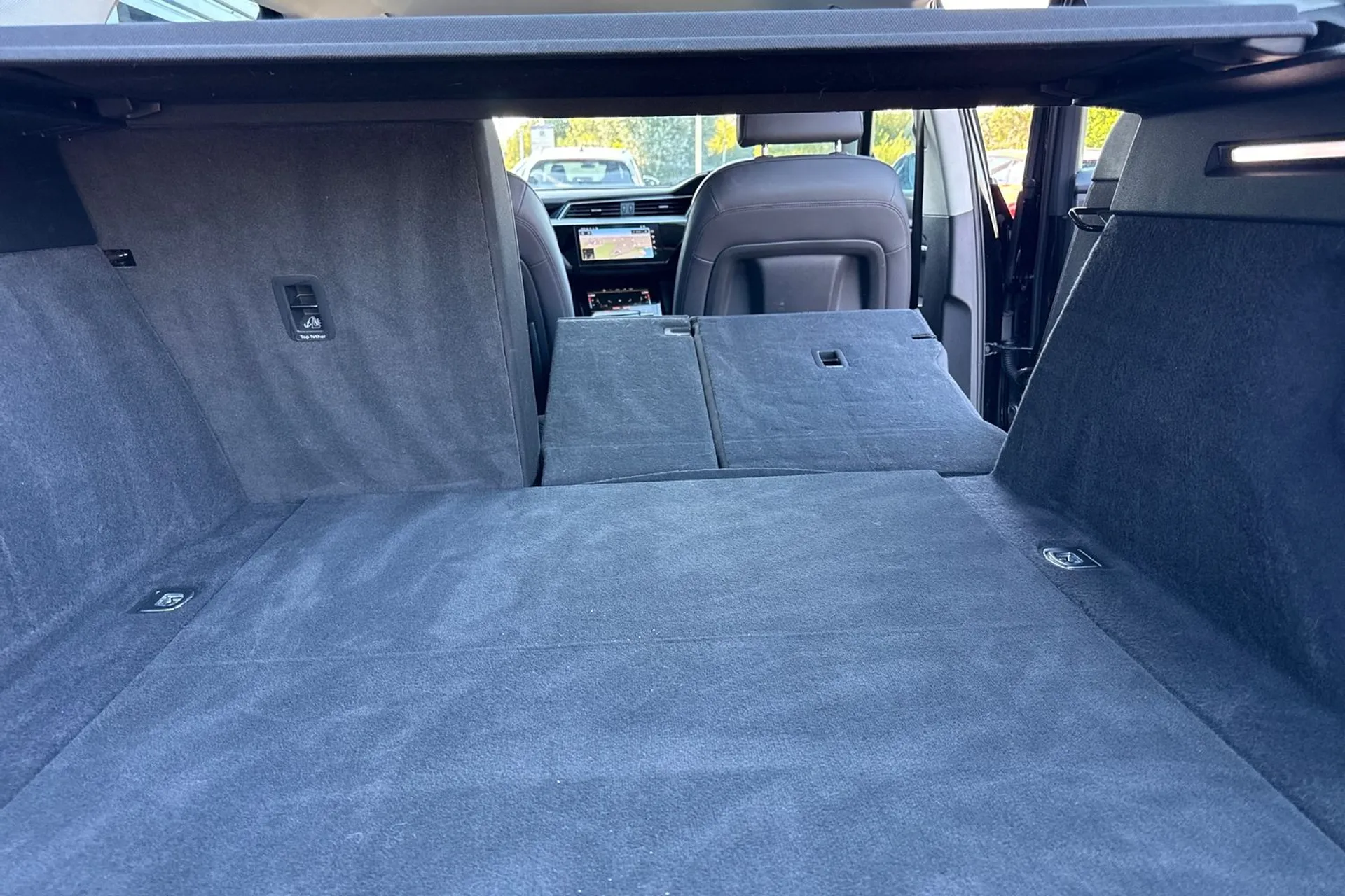 Audi e-tron thumbnail image number 21