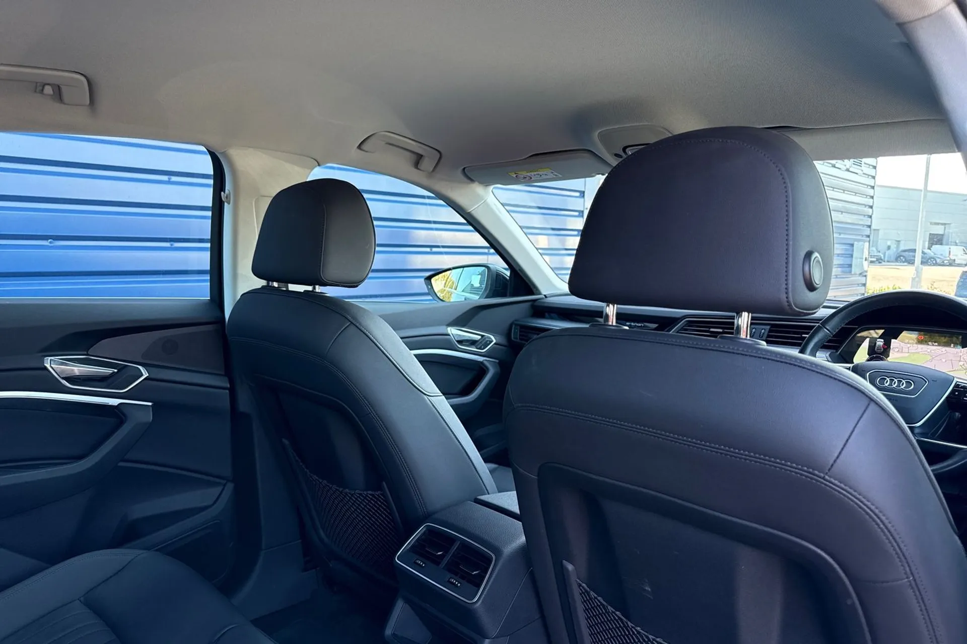 Audi e-tron thumbnail image number 24