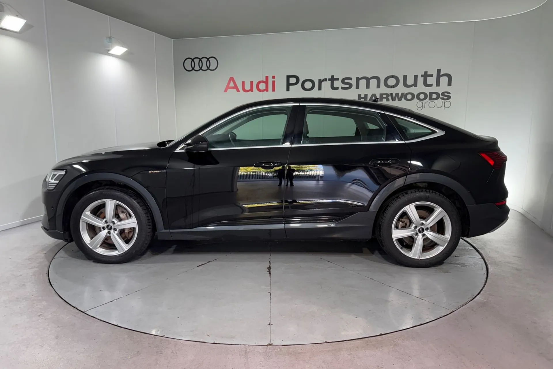 Audi e-tron thumbnail image number 11