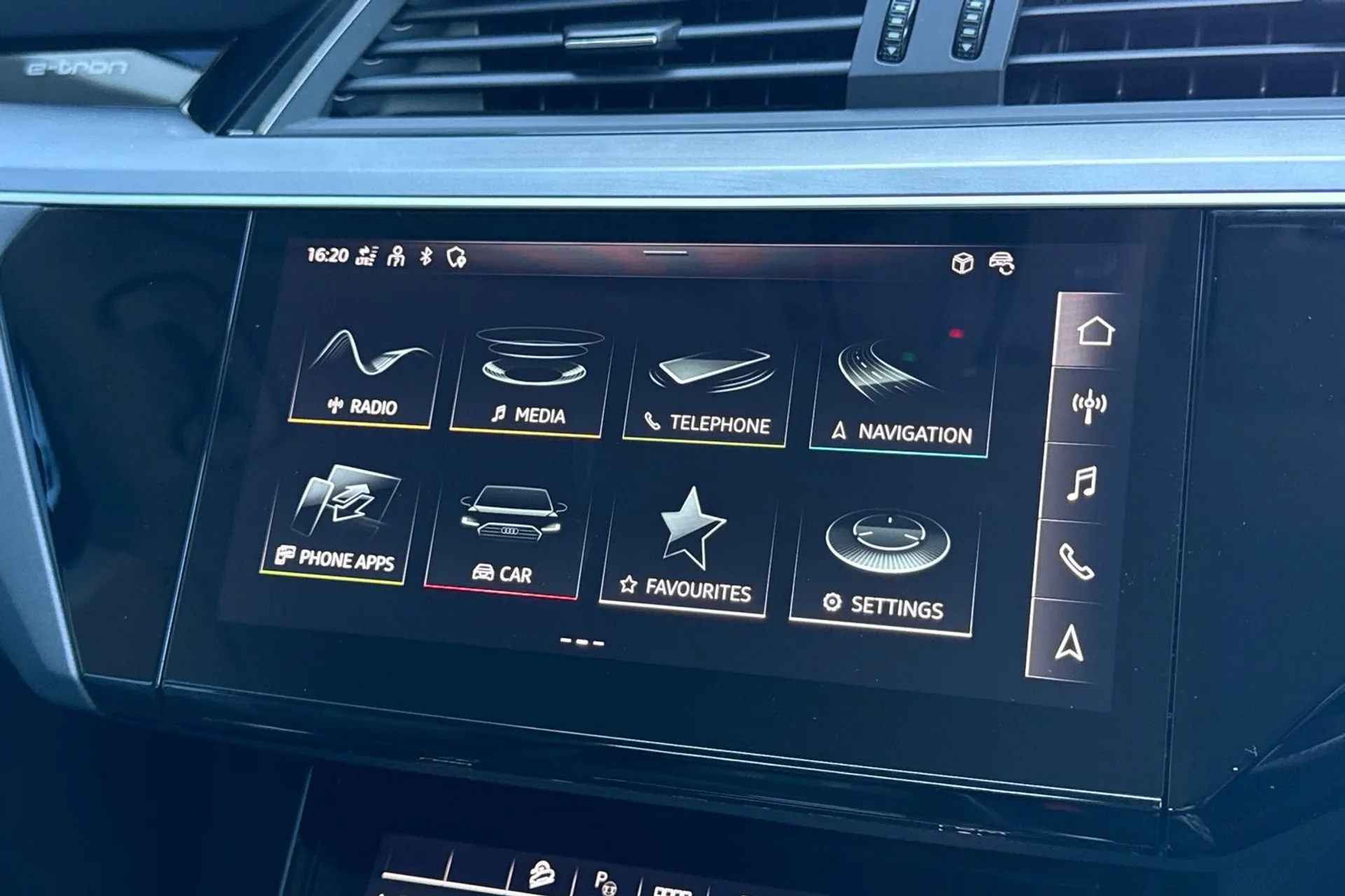 Audi e-tron thumbnail image number 42