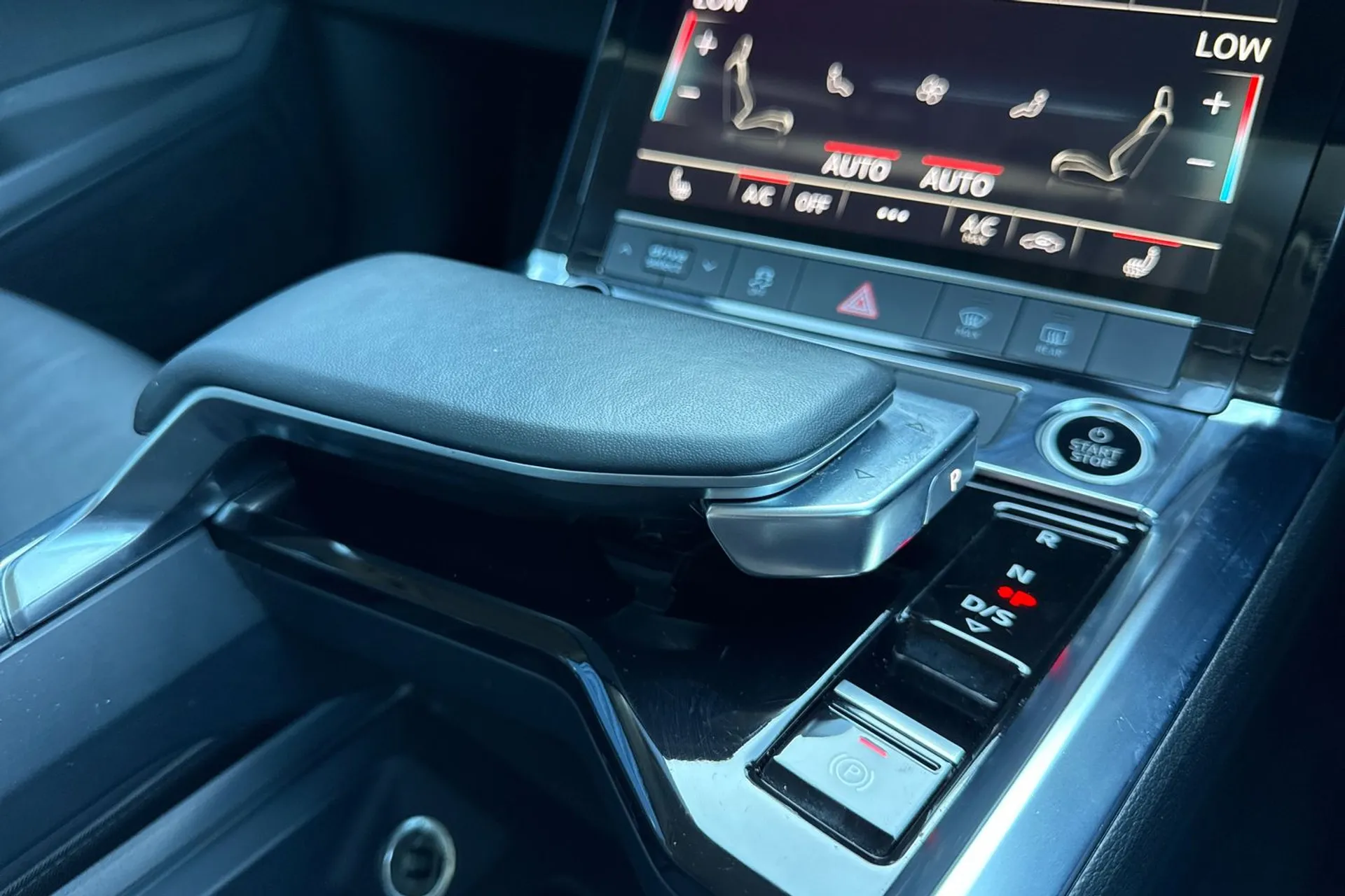 Audi e-tron thumbnail image number 50