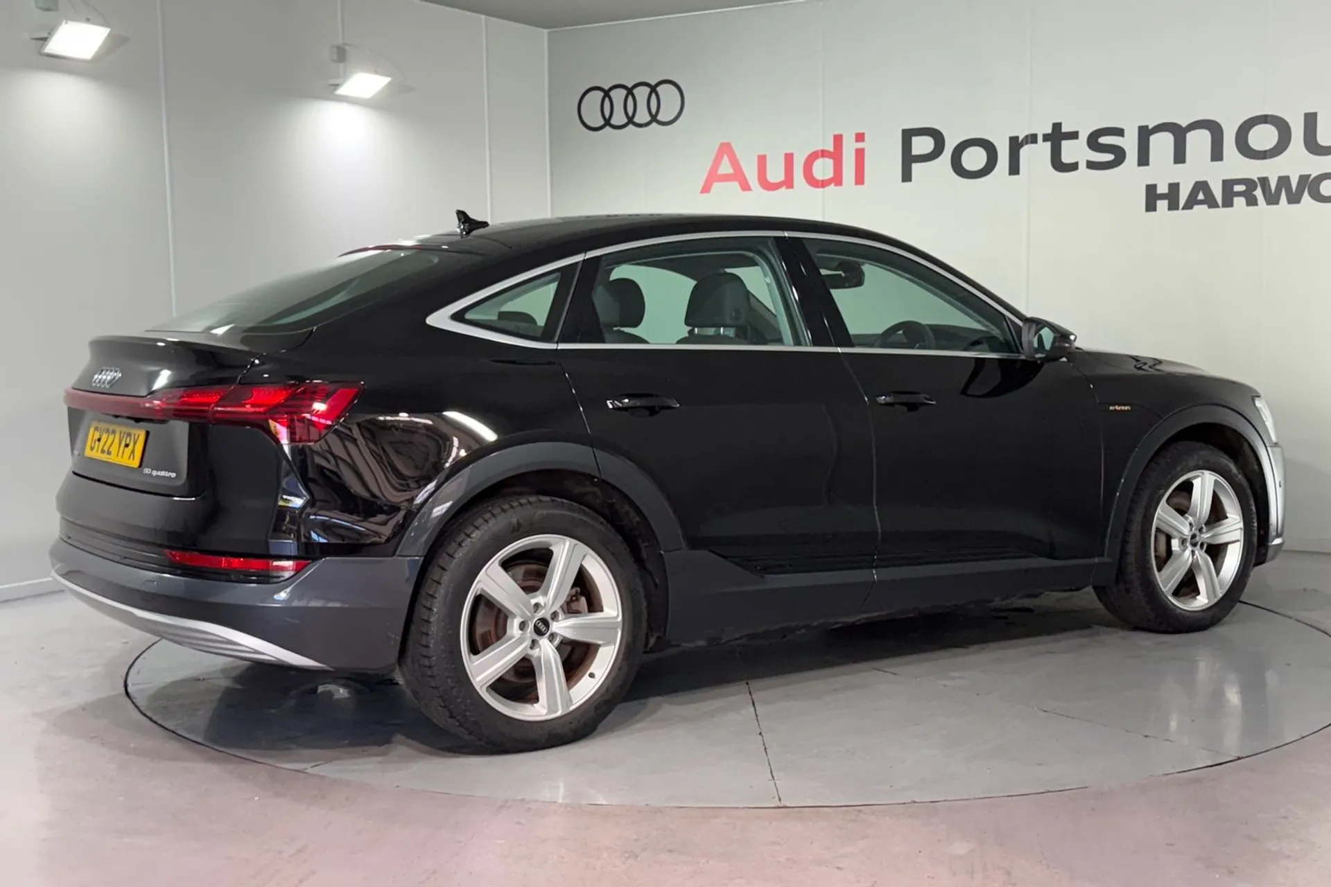 Audi e-tron thumbnail image number 10