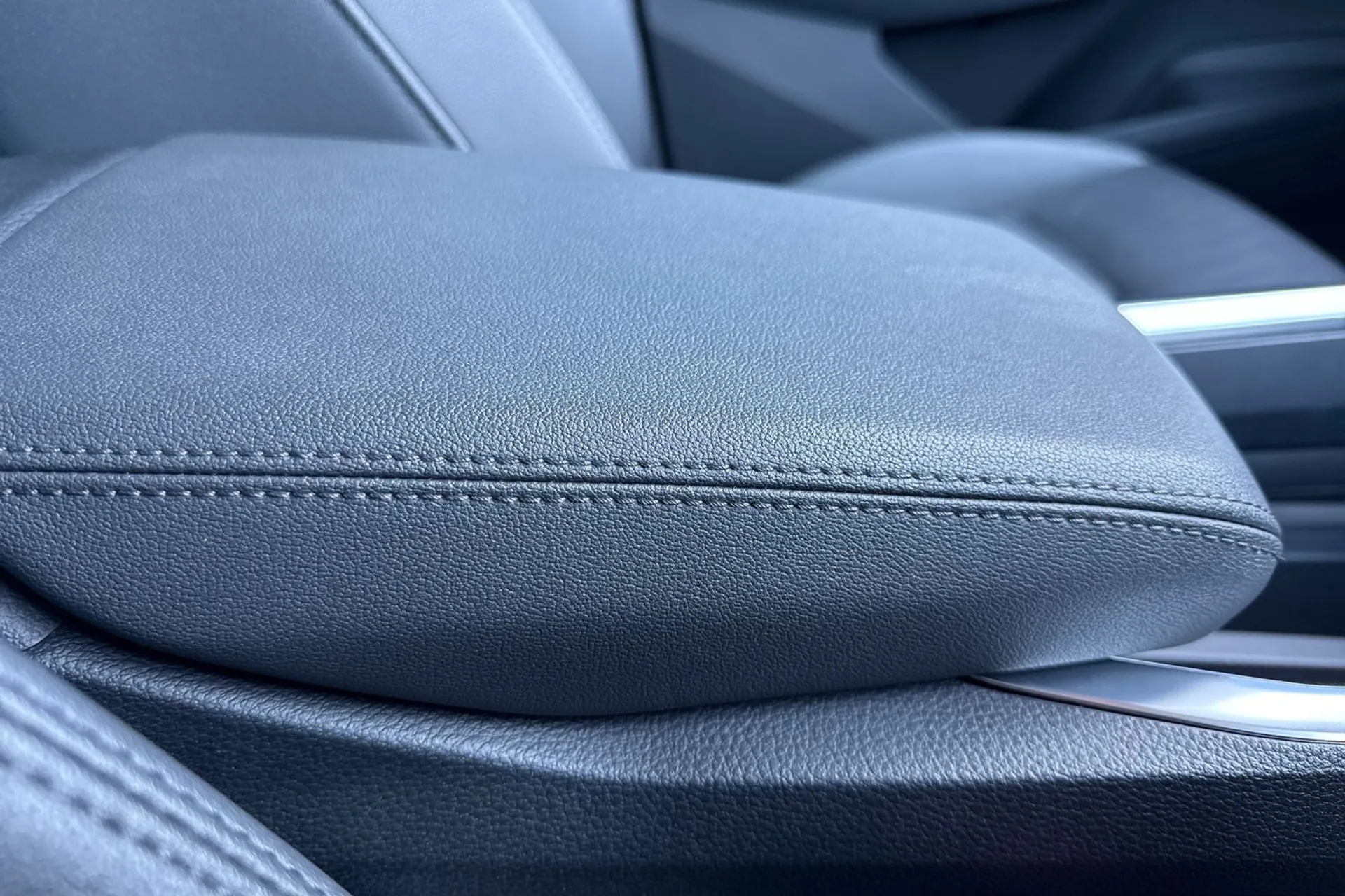 Audi e-tron thumbnail image number 47