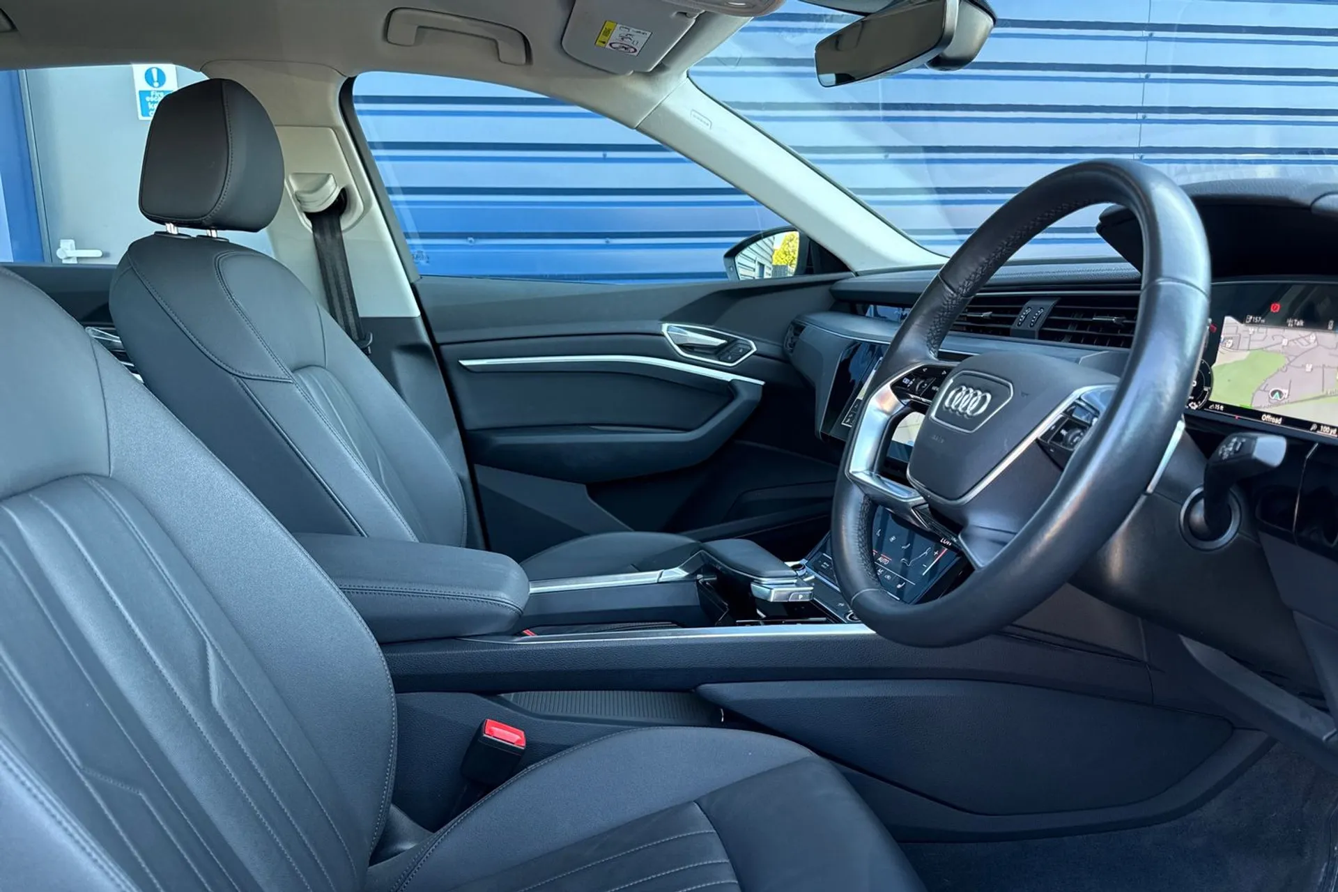 Audi e-tron thumbnail image number 26