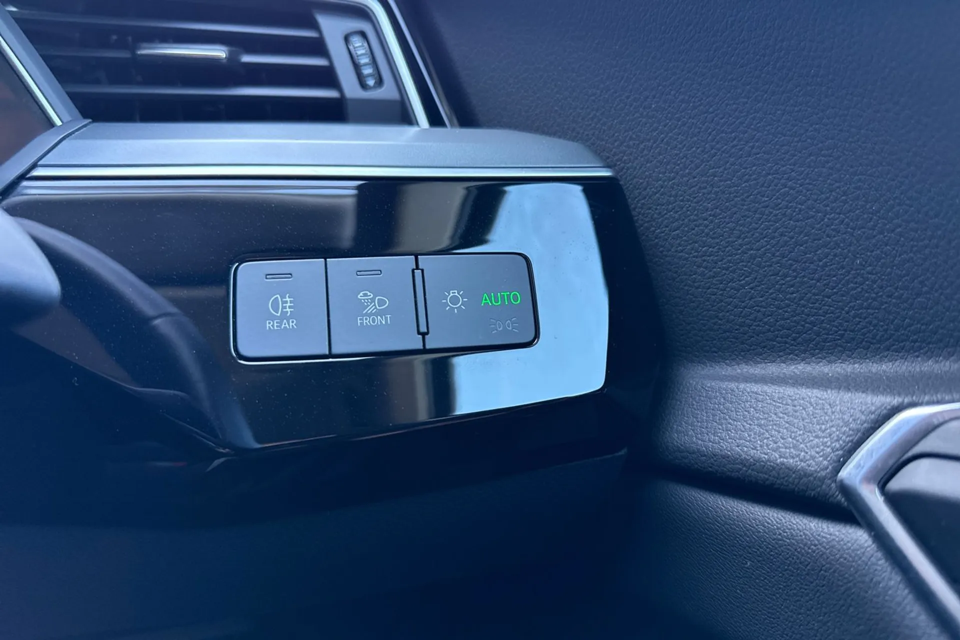 Audi e-tron thumbnail image number 51