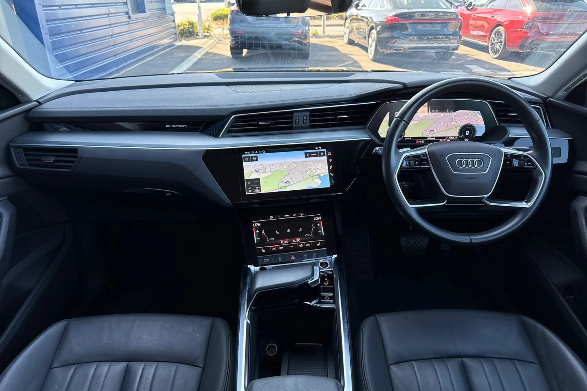 Audi e-tron thumbnail image number 3