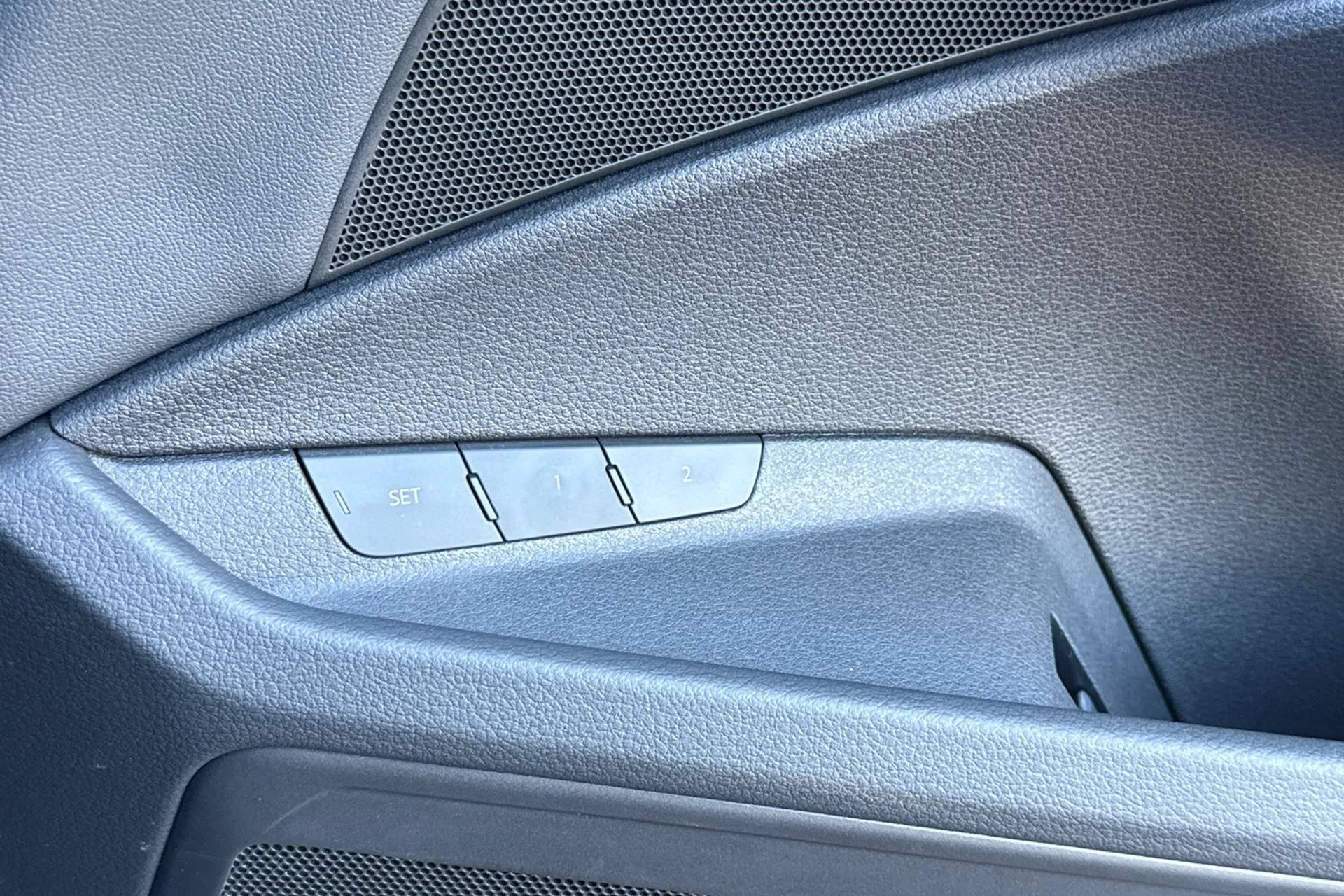 Audi e-tron thumbnail image number 53