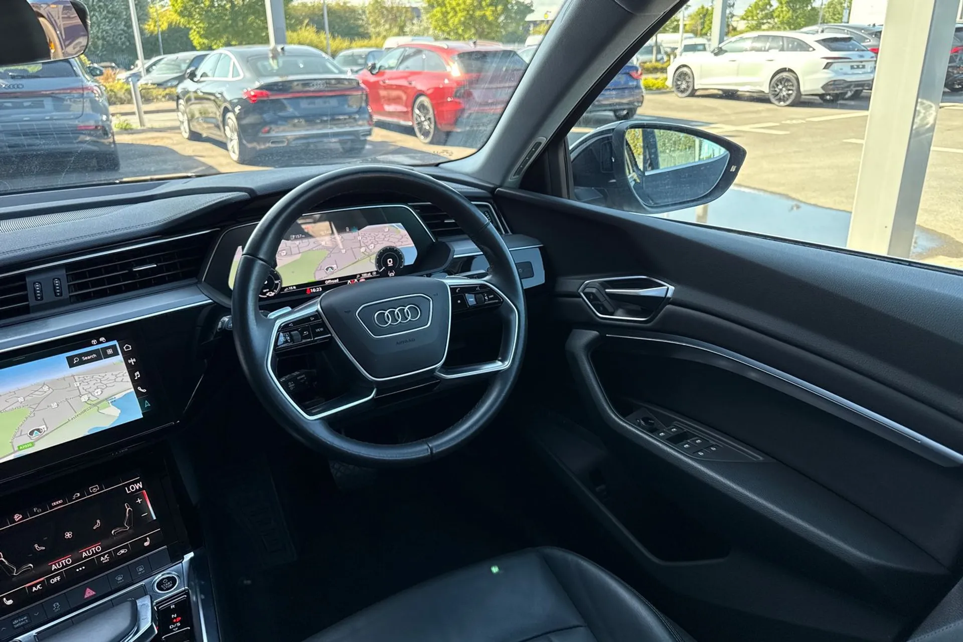 Audi e-tron thumbnail image number 38