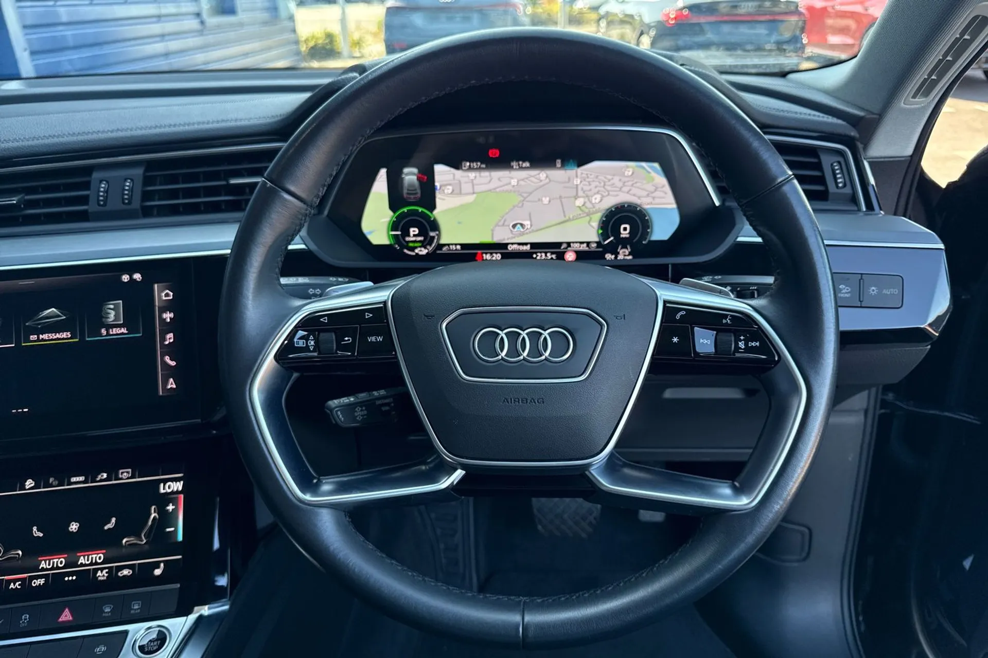 Audi e-tron thumbnail image number 39