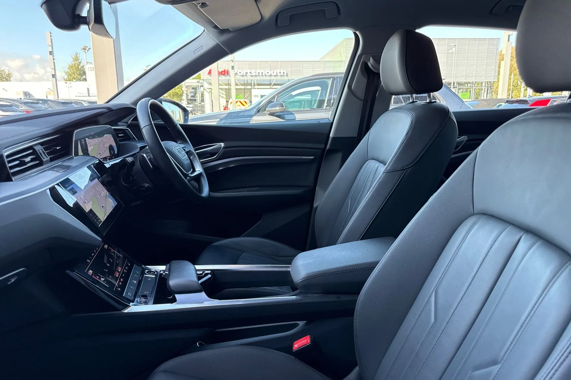 Audi e-tron thumbnail image number 31