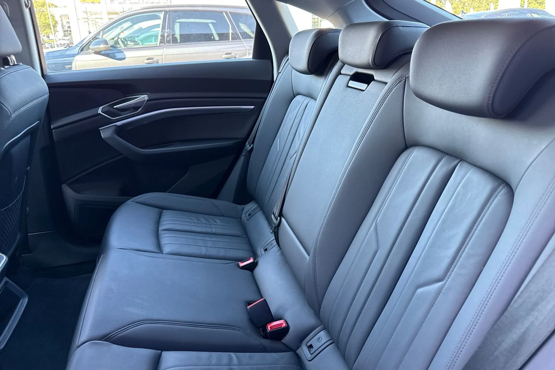 Audi e-tron thumbnail image number 34