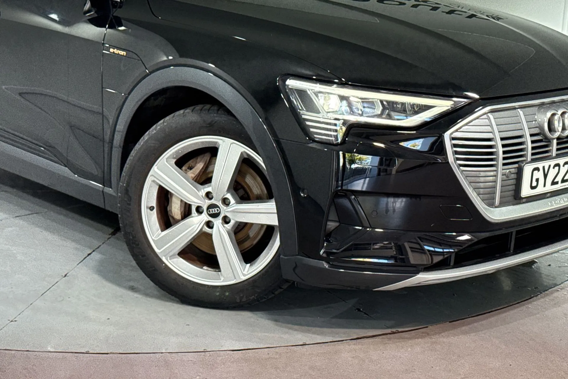 Audi e-tron thumbnail image number 9