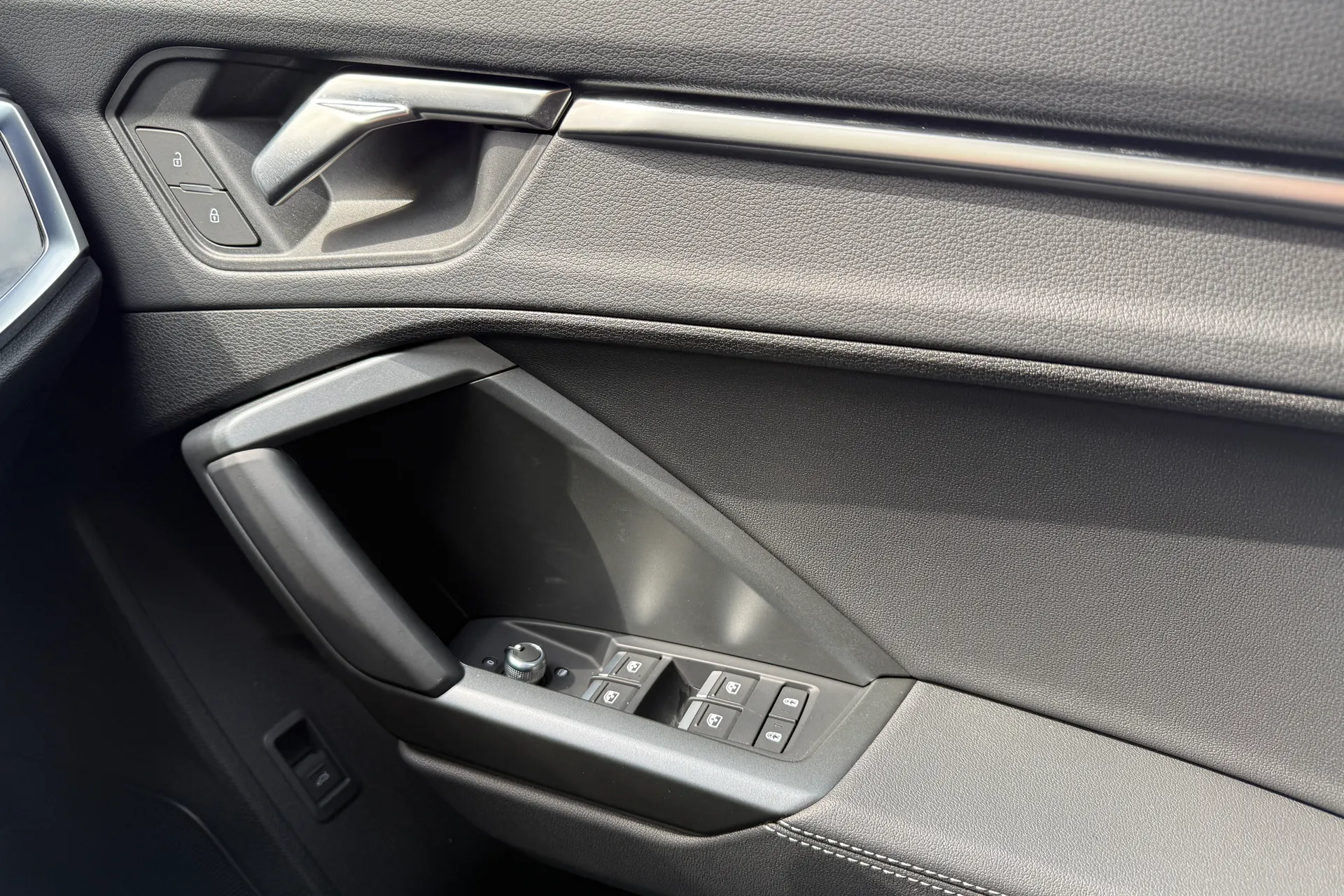 Audi Q3 thumbnail image number 24