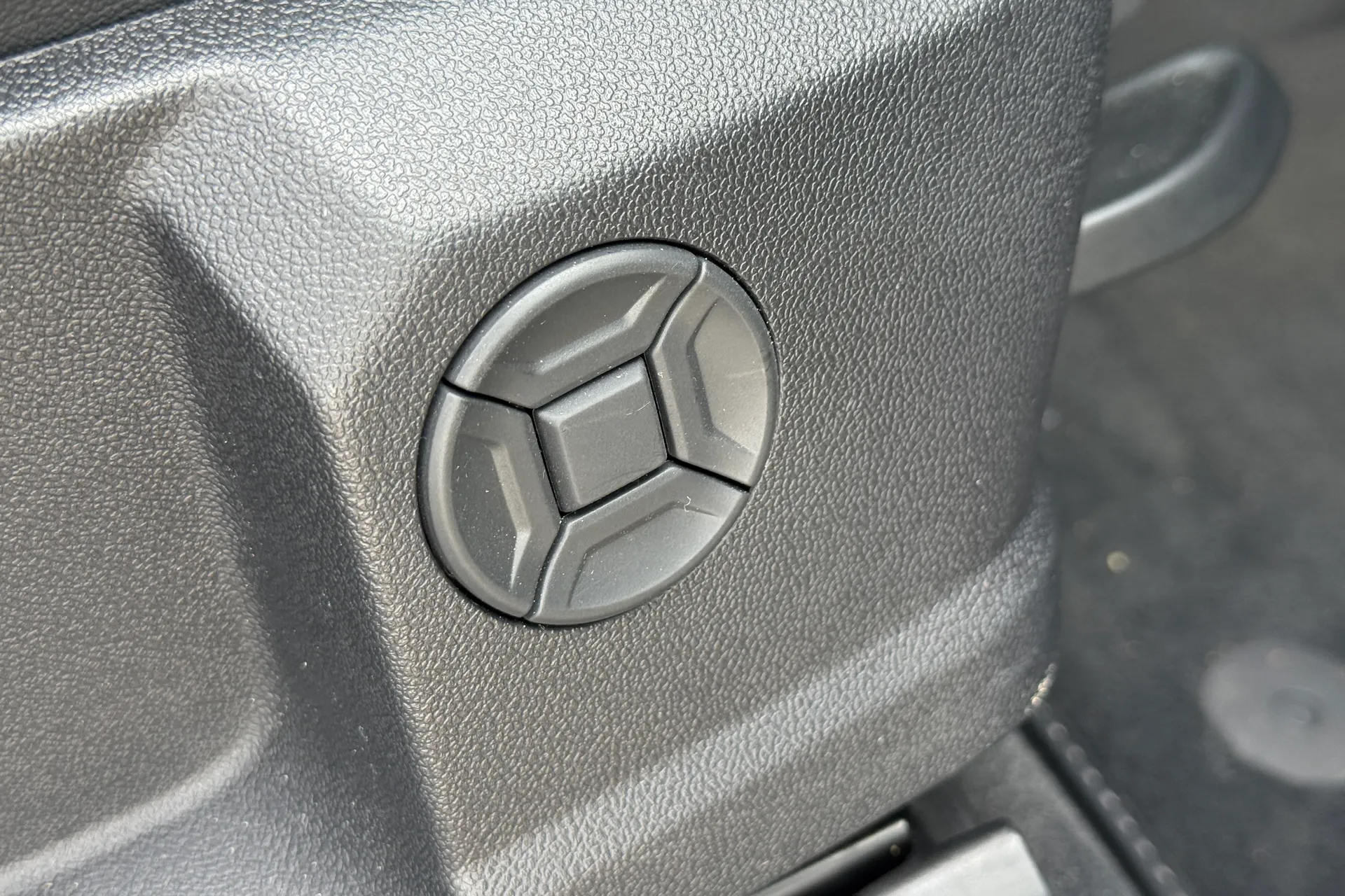 Audi Q3 thumbnail image number 11