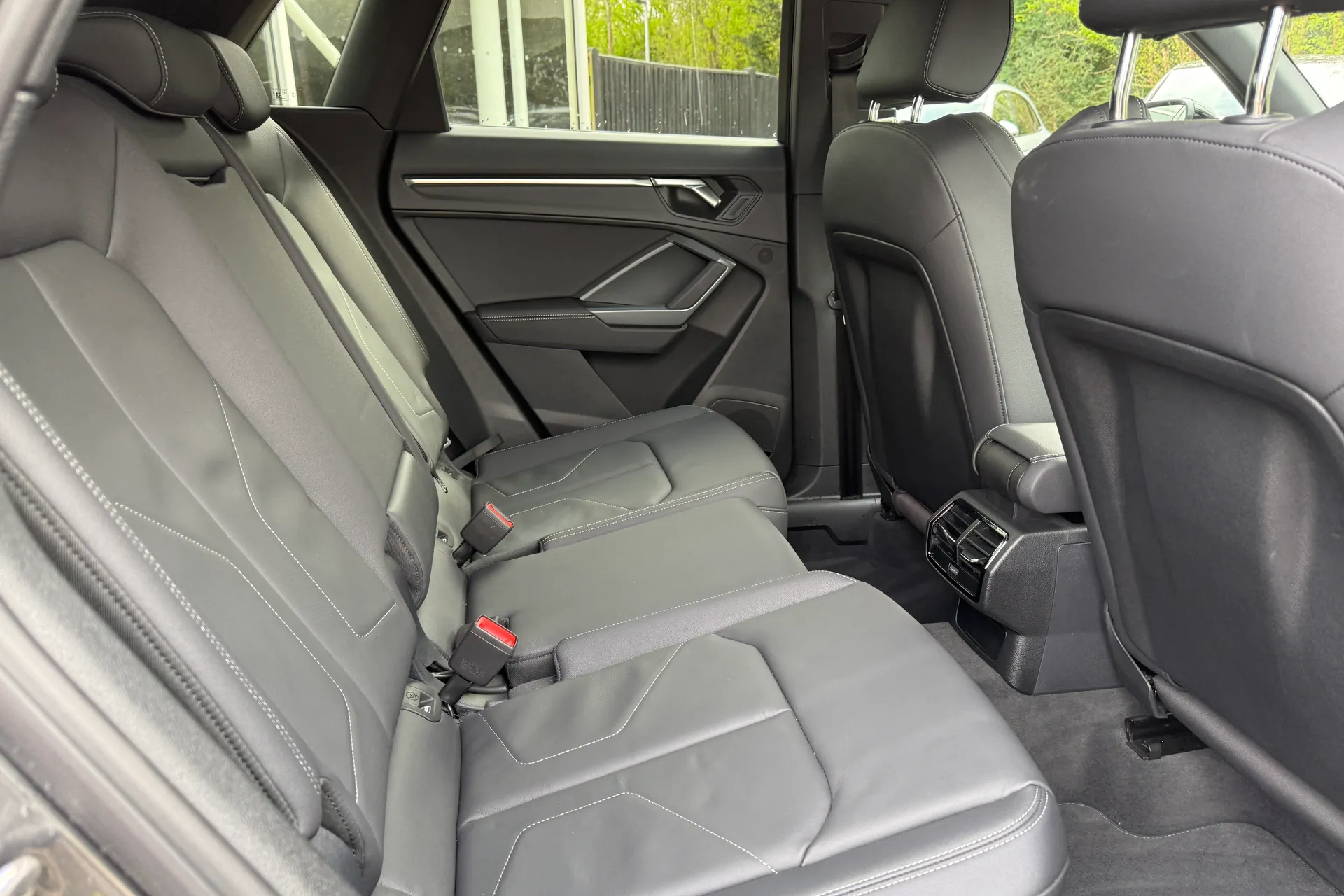 Audi Q3 thumbnail image number 31