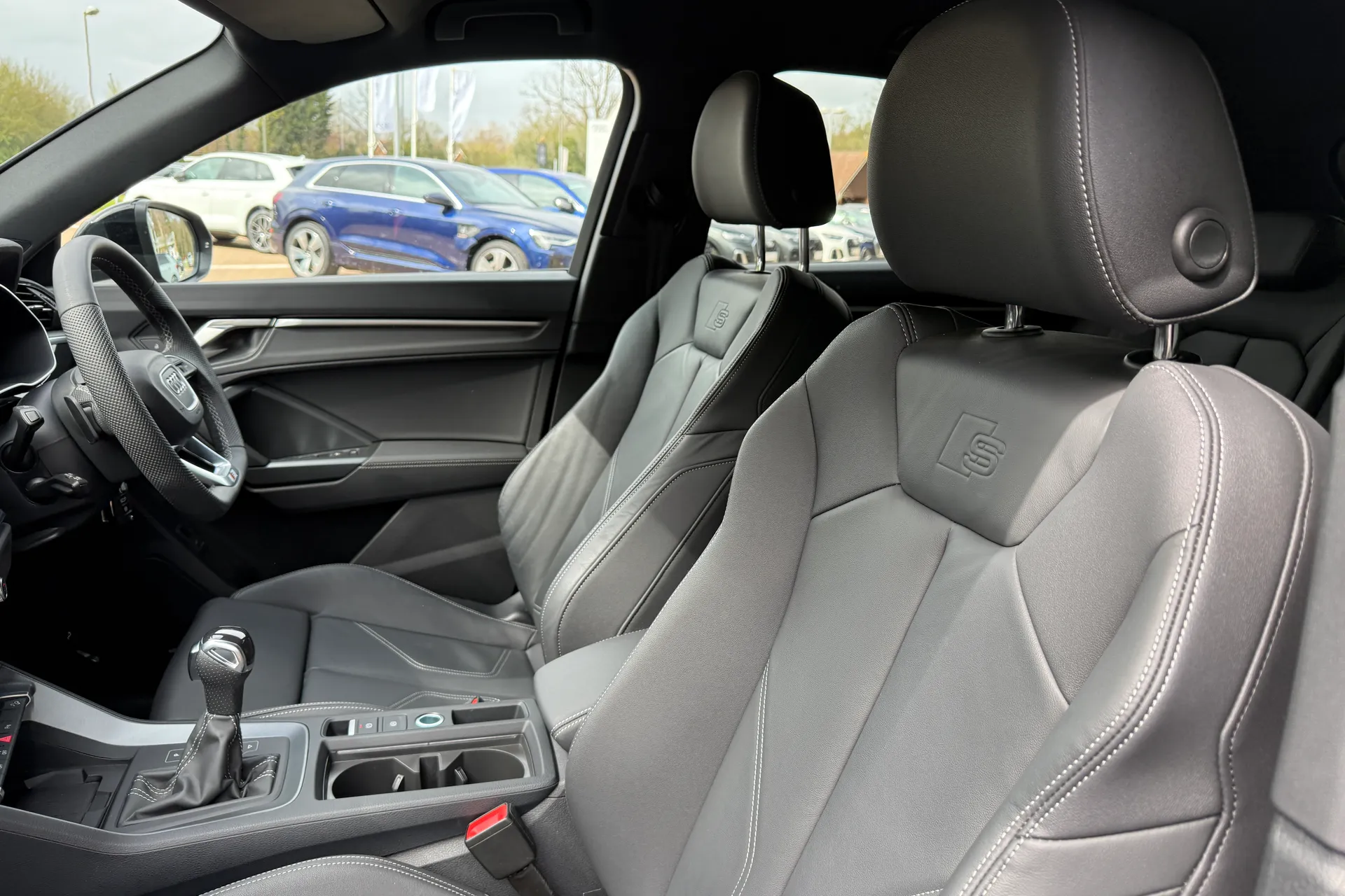 Audi Q3 thumbnail image number 52