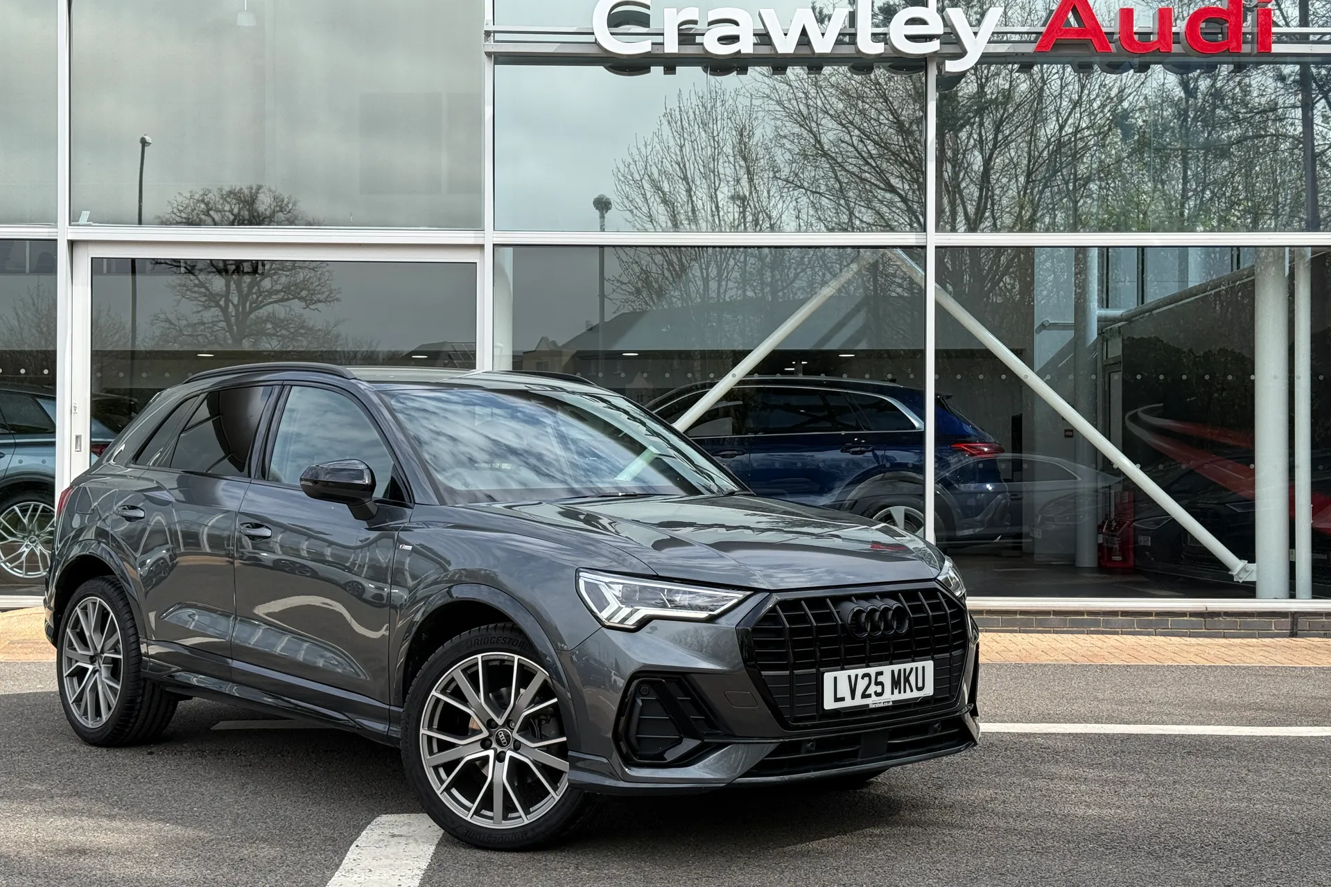 Audi Q3 focused image