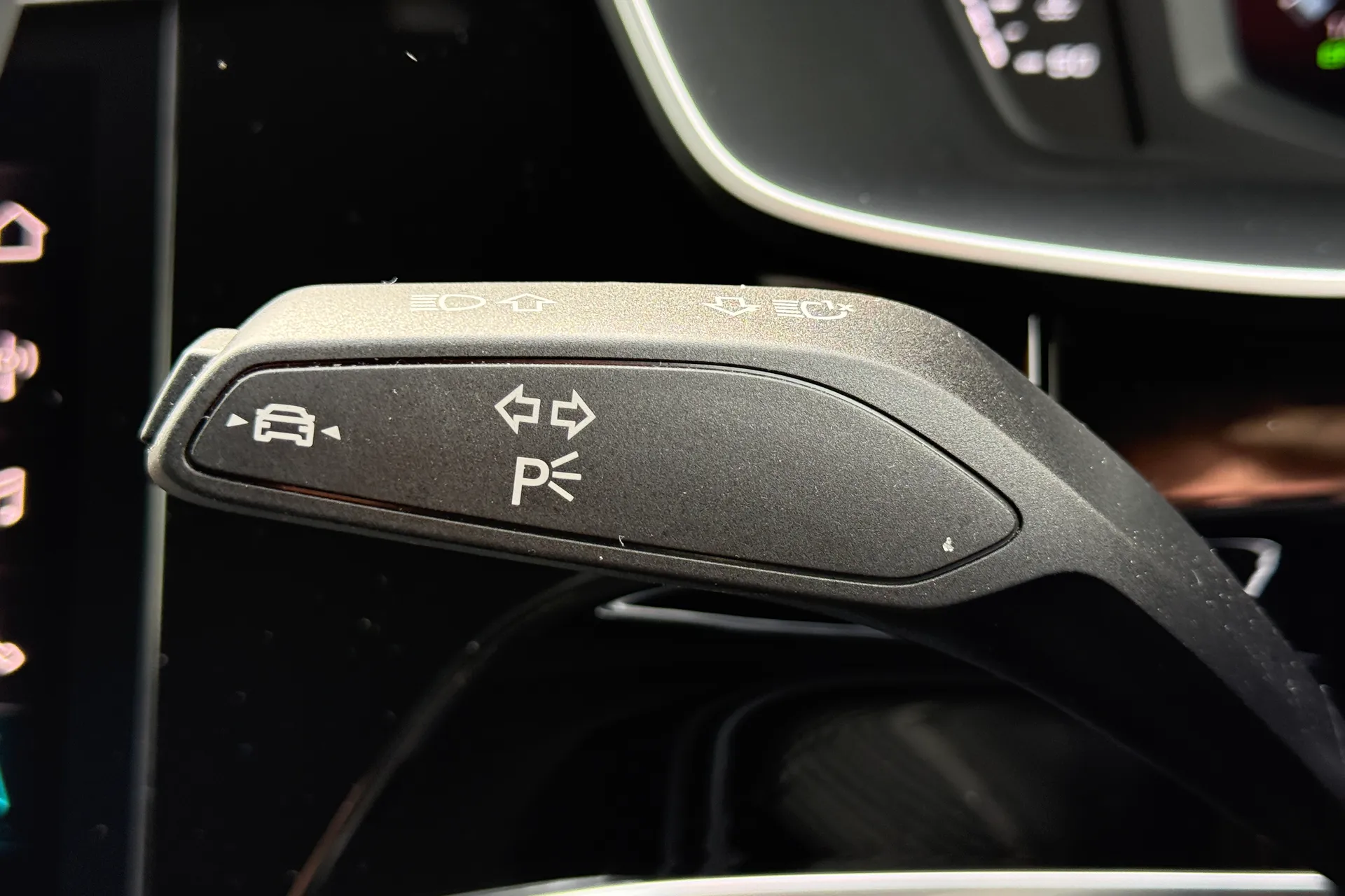 Audi Q3 thumbnail image number 16