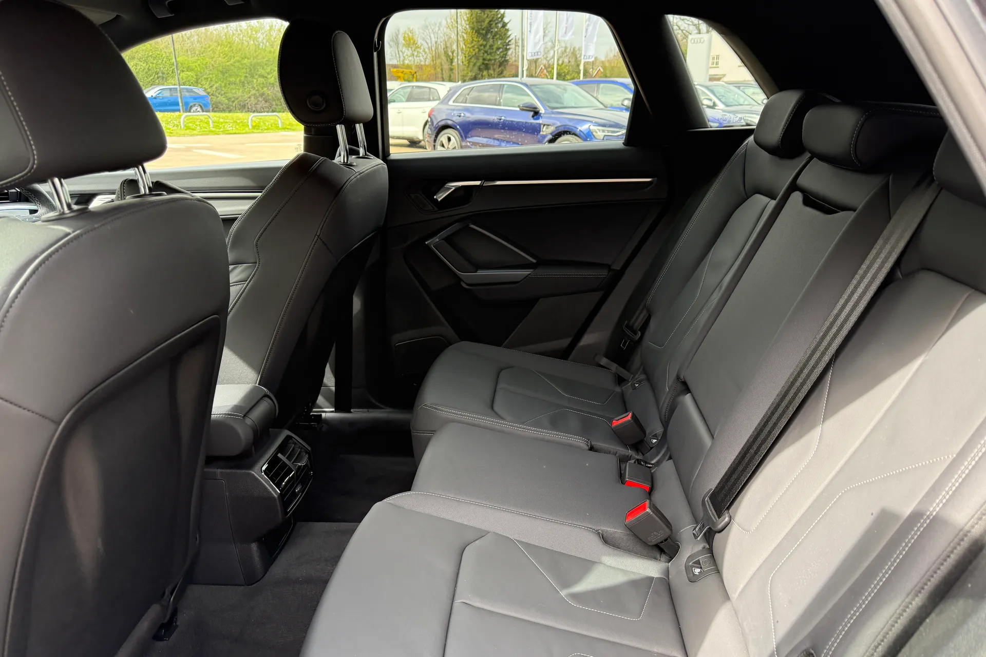 Audi Q3 thumbnail image number 49