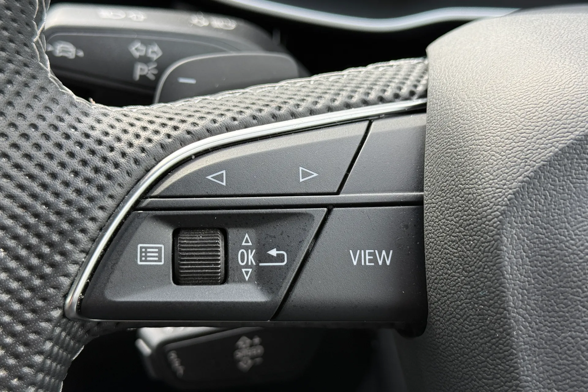 Audi Q3 thumbnail image number 19