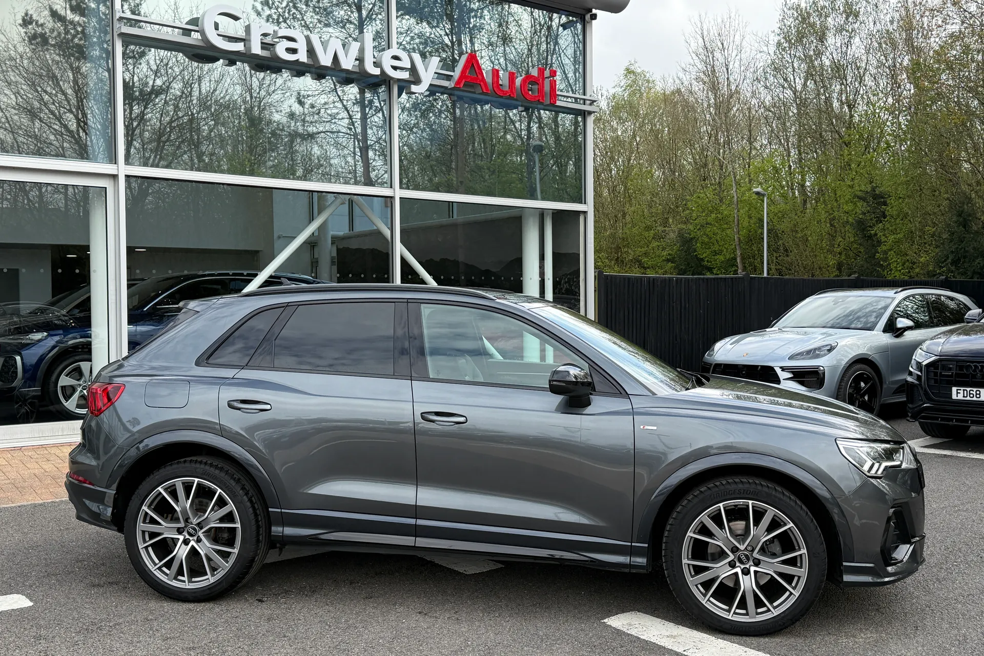Audi Q3 thumbnail image number 2