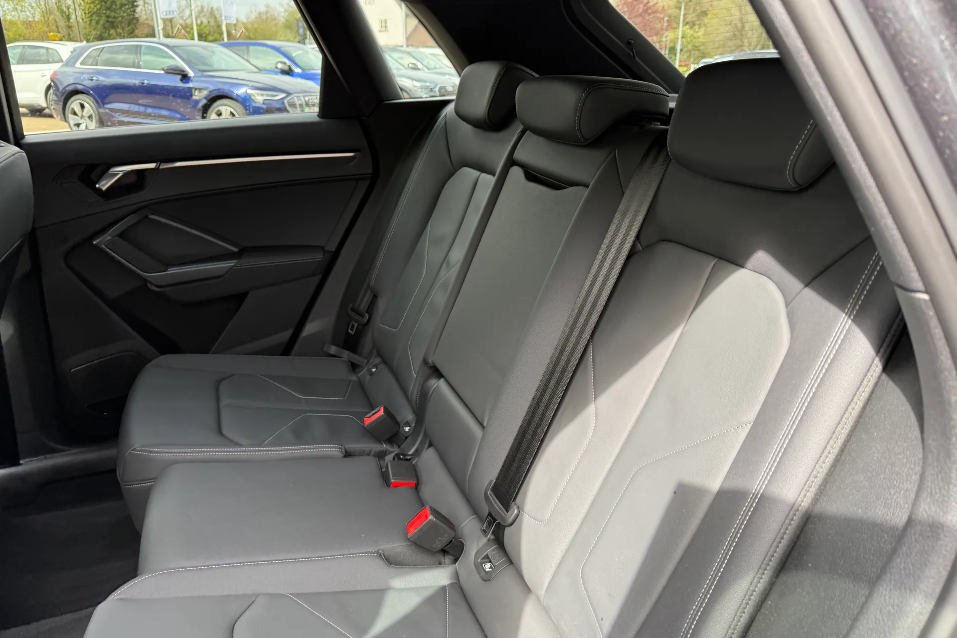 Audi Q3 thumbnail image number 48