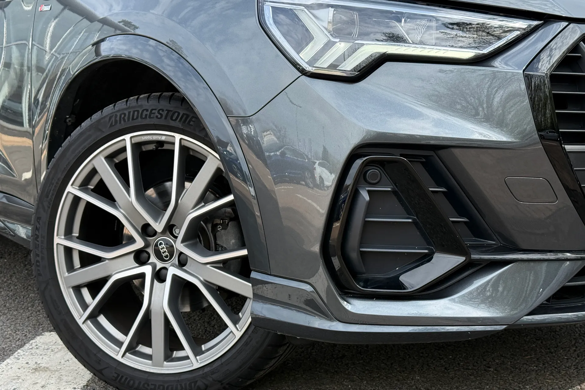 Audi Q3 thumbnail image number 5