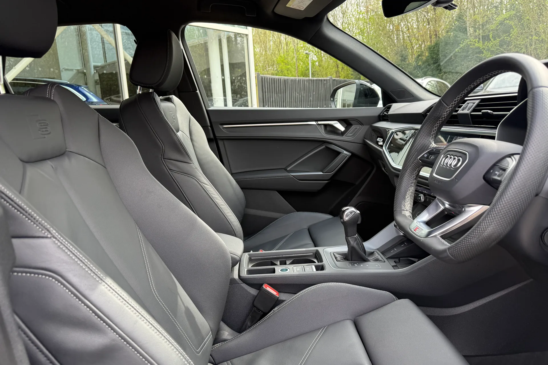 Audi Q3 thumbnail image number 27
