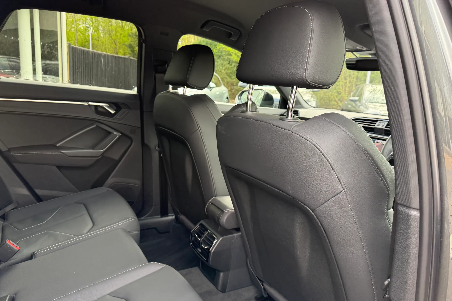 Audi Q3 thumbnail image number 32