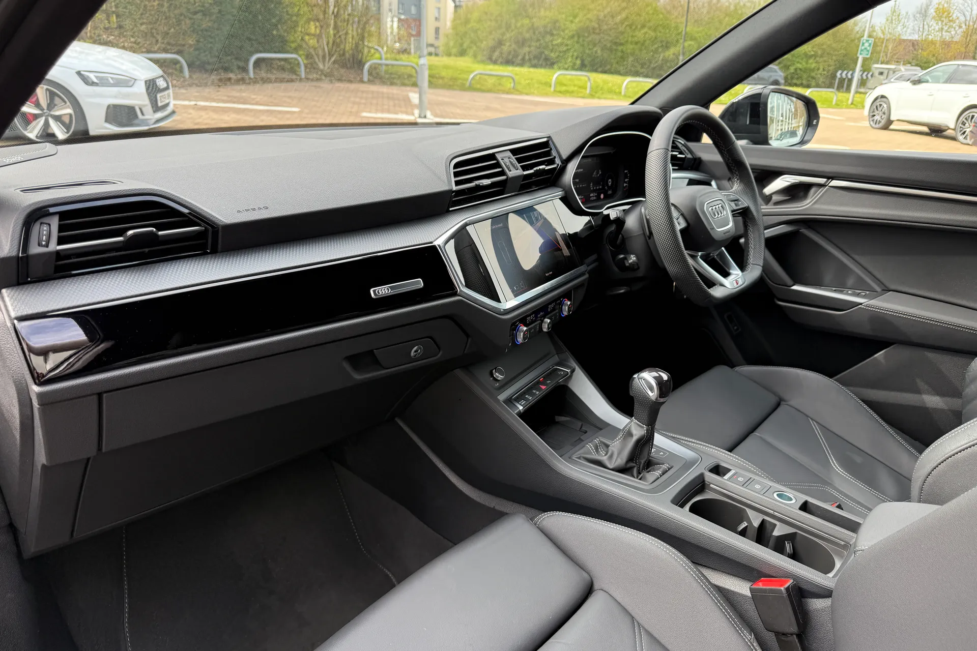 Audi Q3 thumbnail image number 51