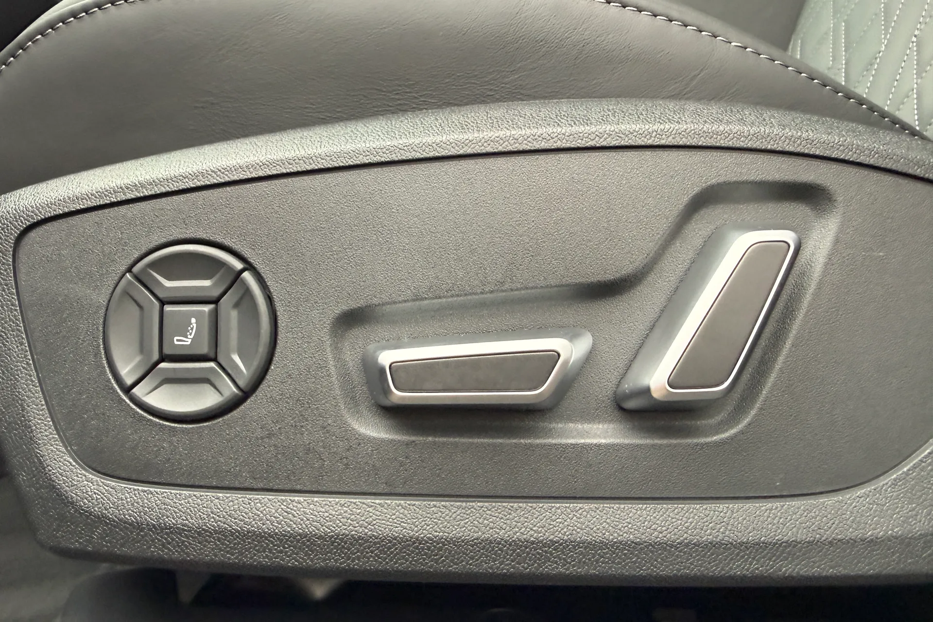 Audi Q6 thumbnail image number 20