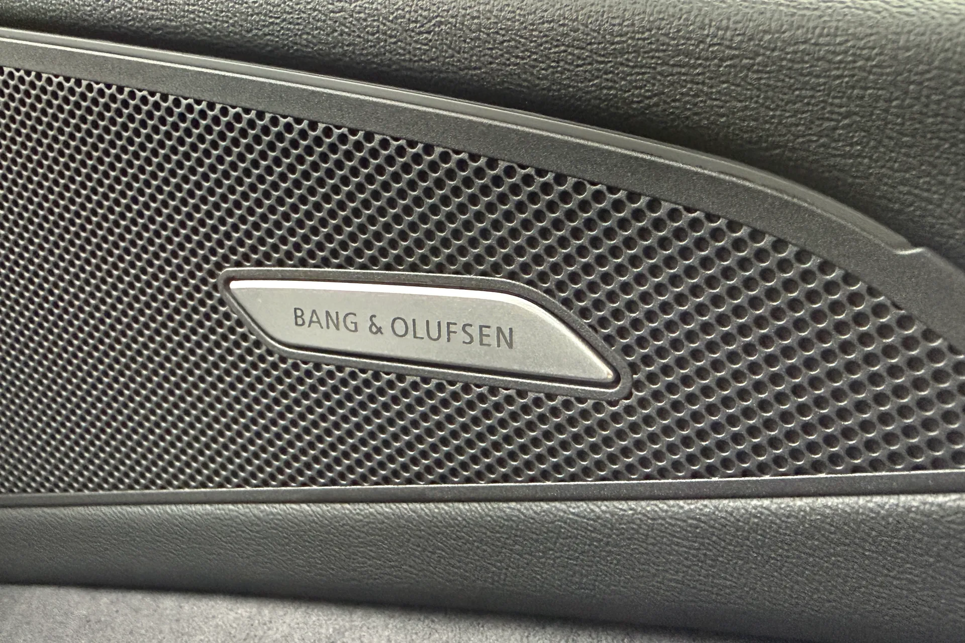 Audi Q6 thumbnail image number 19