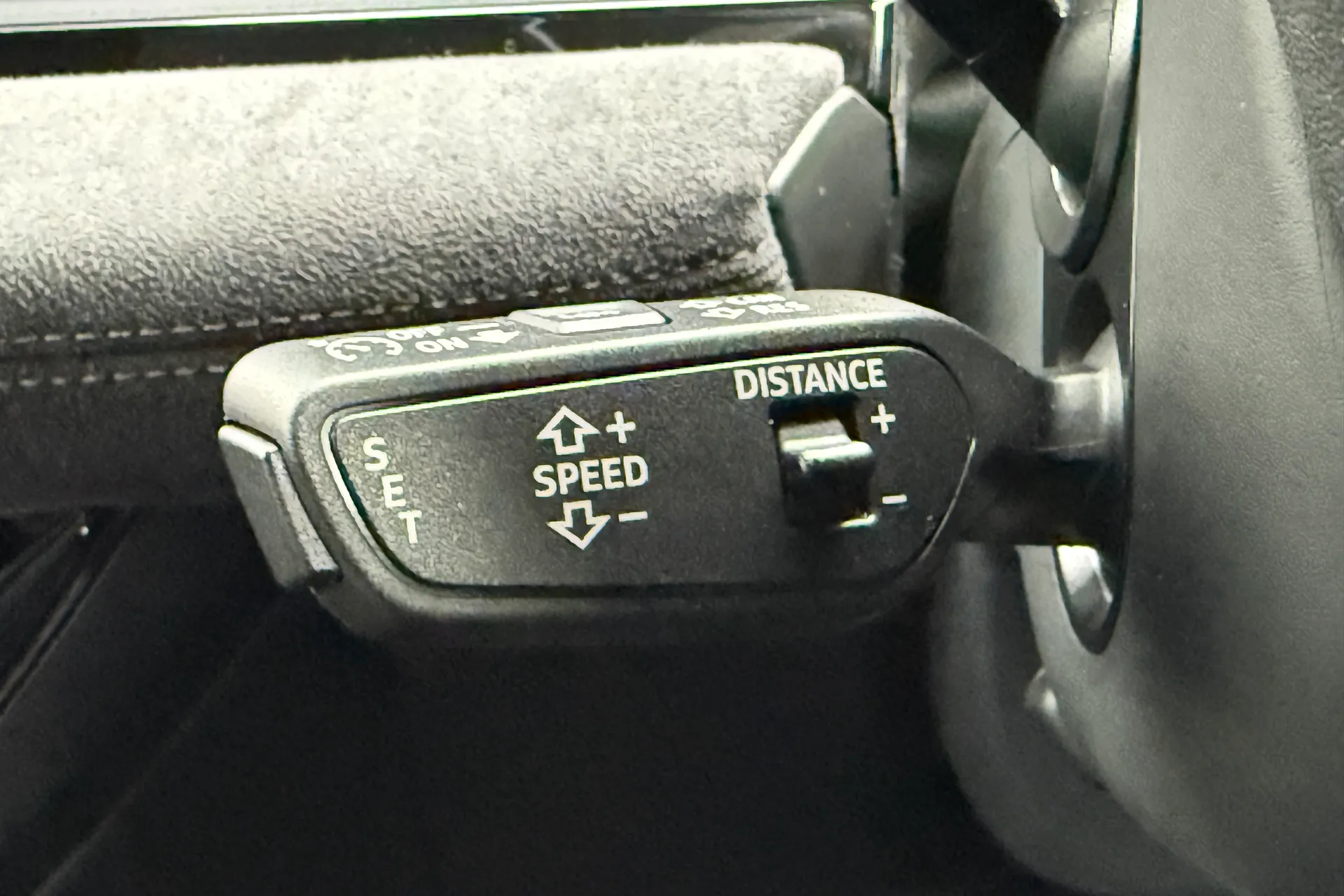 Audi Q6 thumbnail image number 21