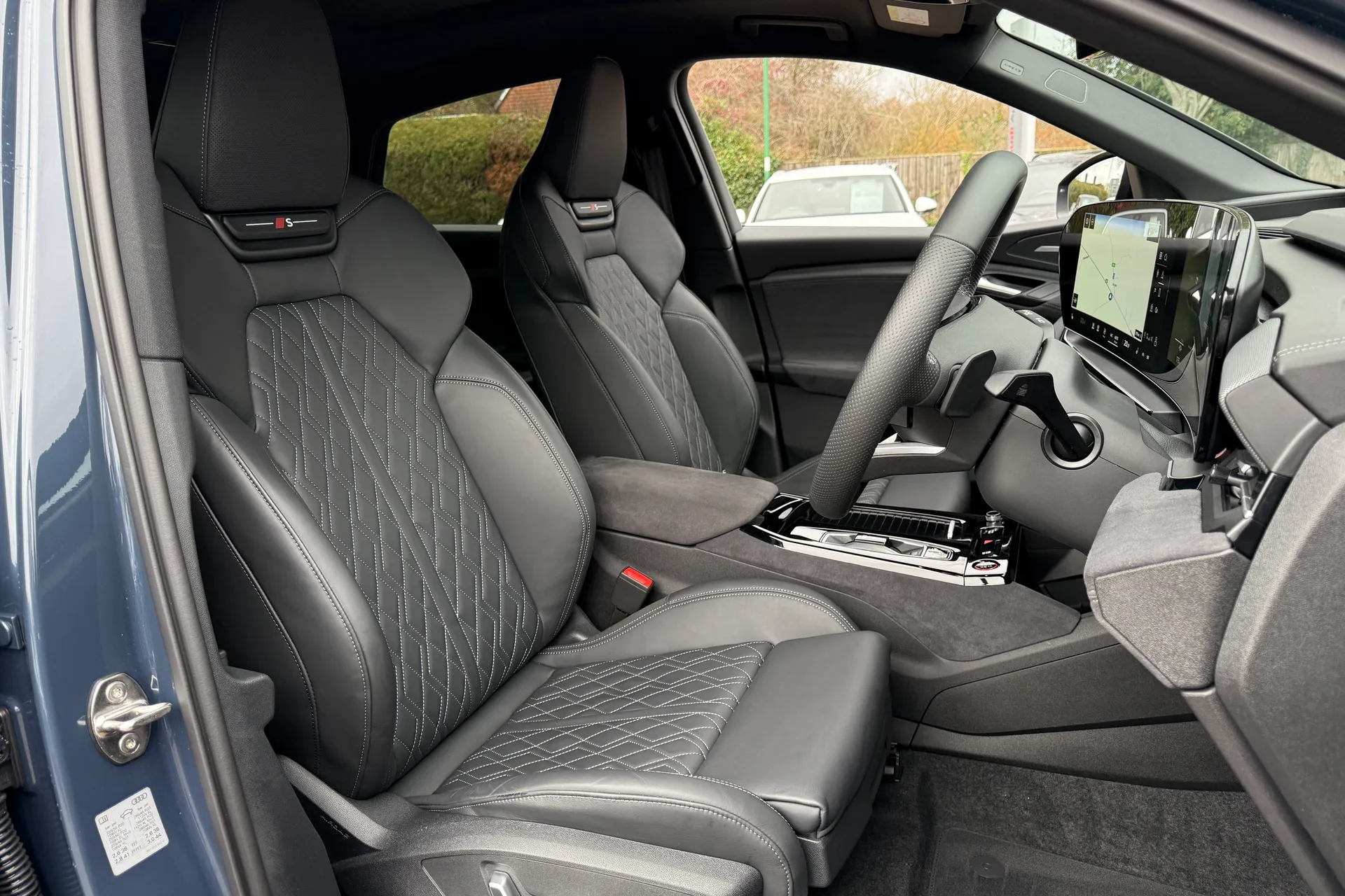 Audi Q6 thumbnail image number 31