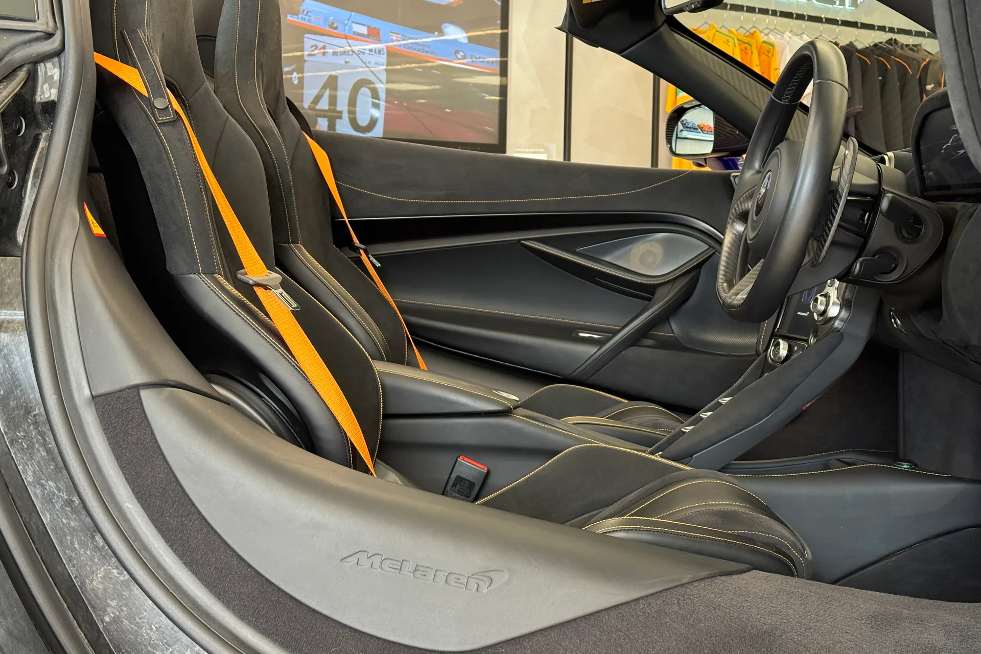 McLaren 720 thumbnail image number 10