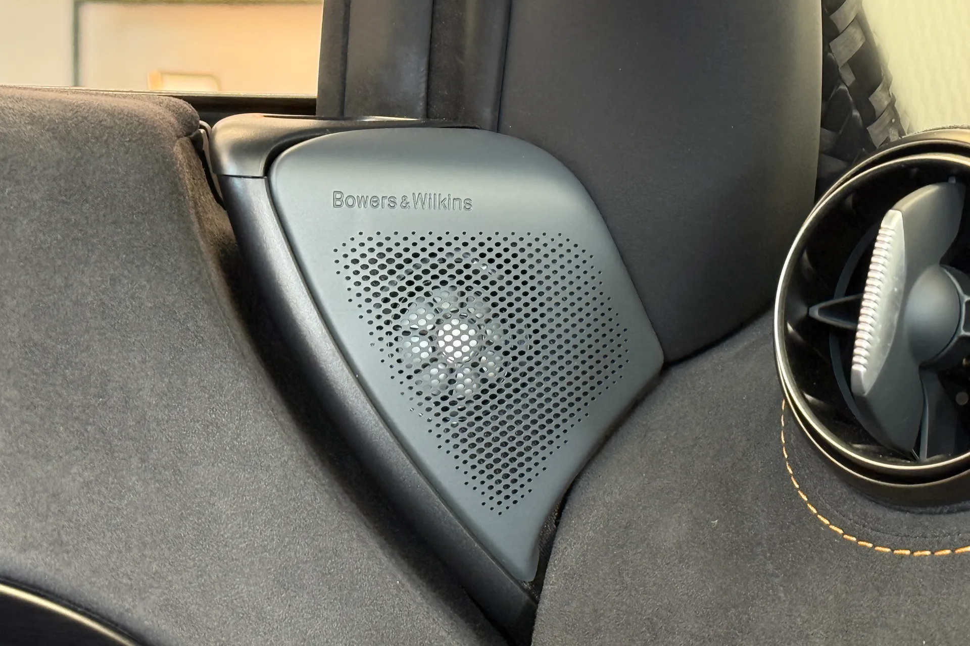 McLaren 720 thumbnail image number 16