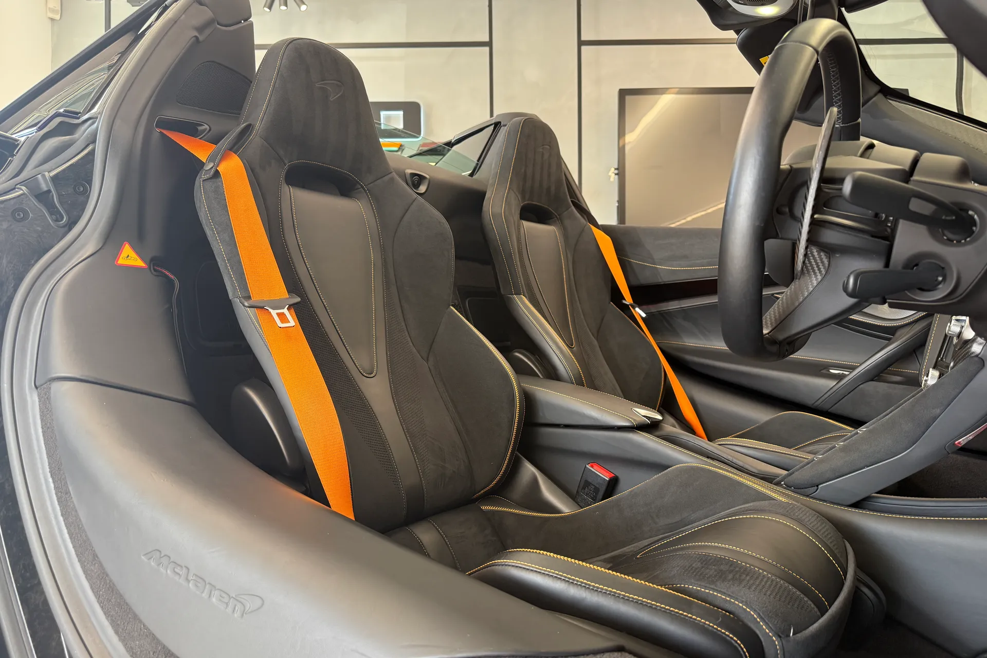 McLaren 720 thumbnail image number 3