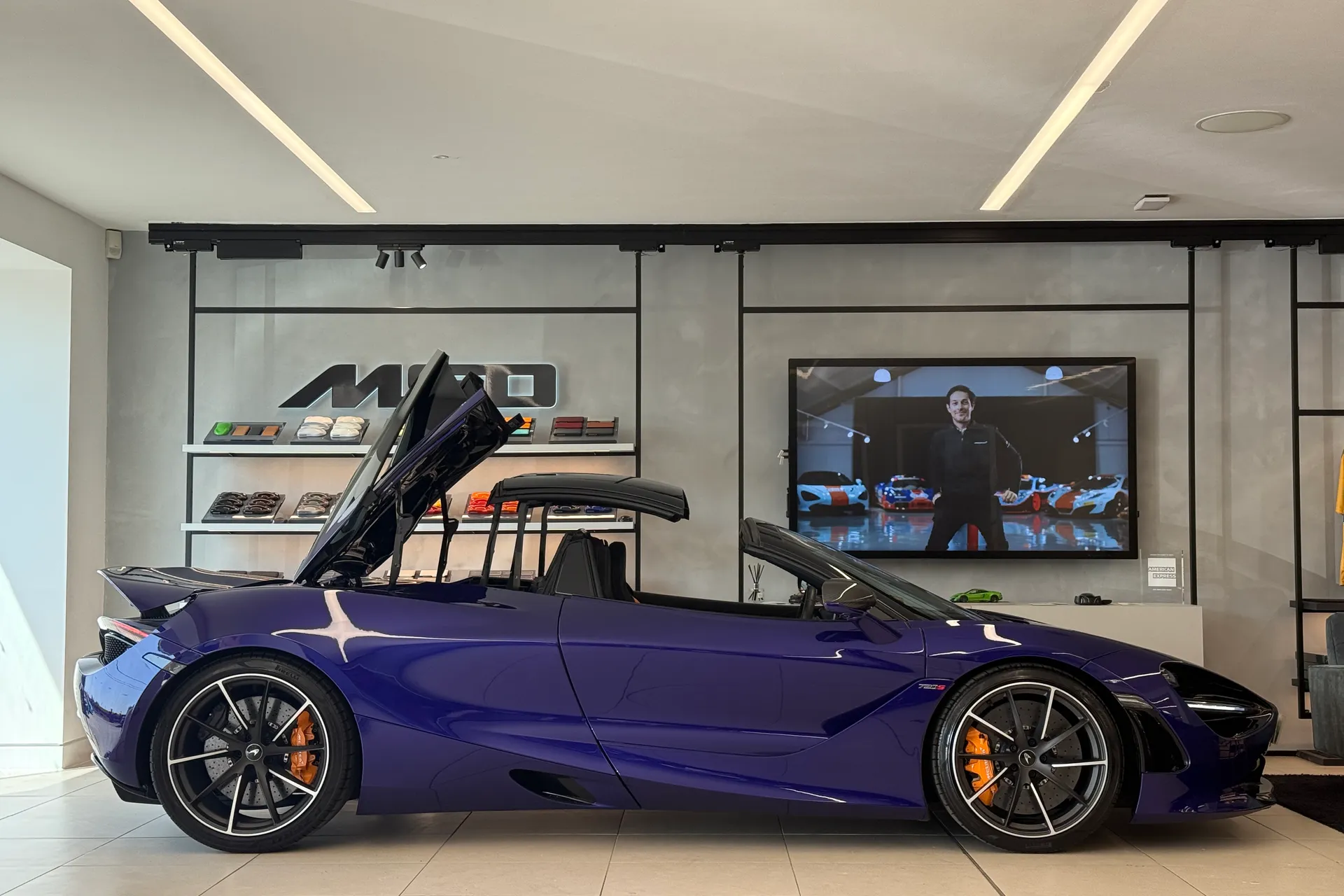 McLaren 720 thumbnail image number 37